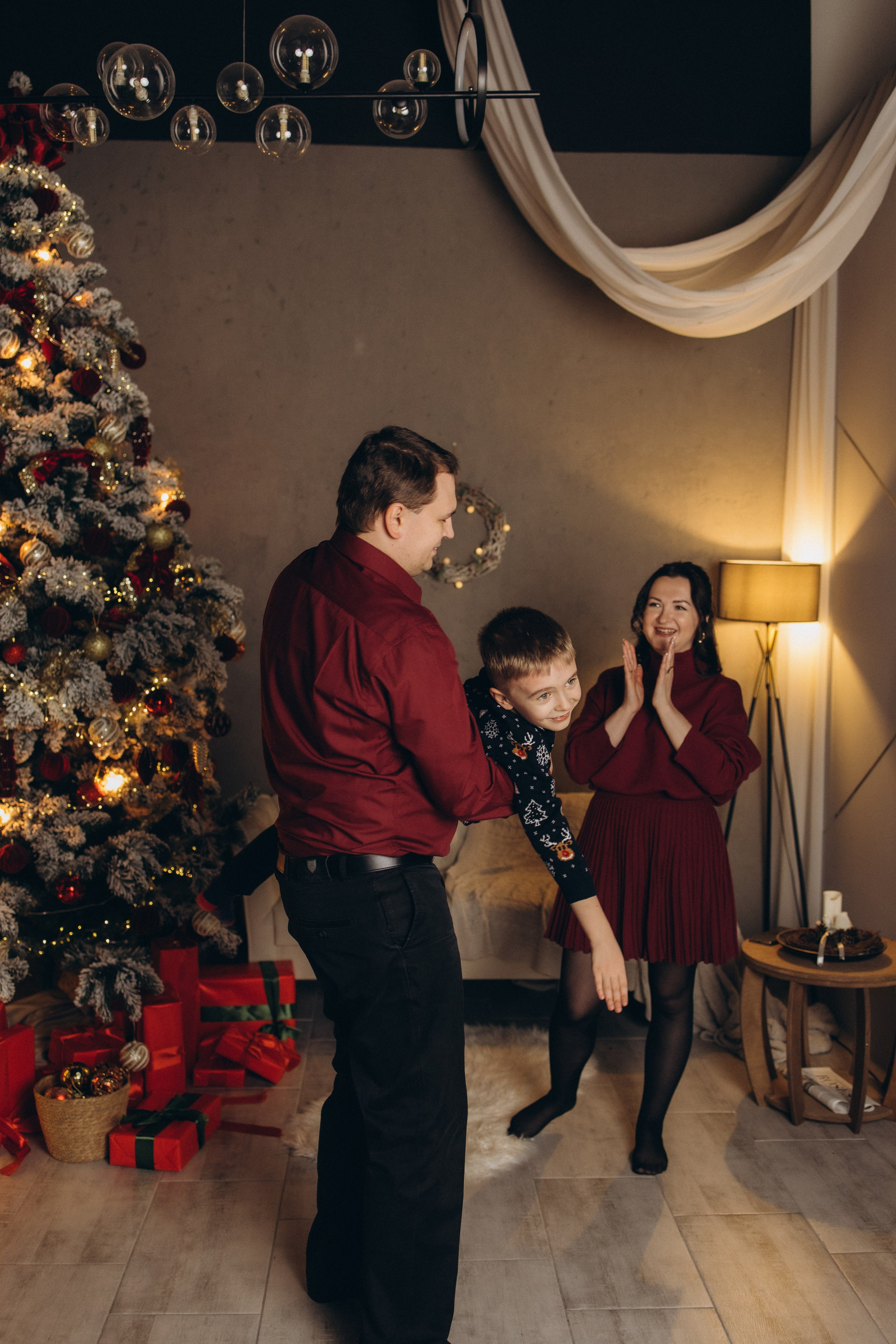 Новогодняя семейная студийная фотосъемка (29.12.2024)г.Обнинск (Калужская обл.). Надежда Стар семейный и церковный фотограф в Жукове и Калужской области