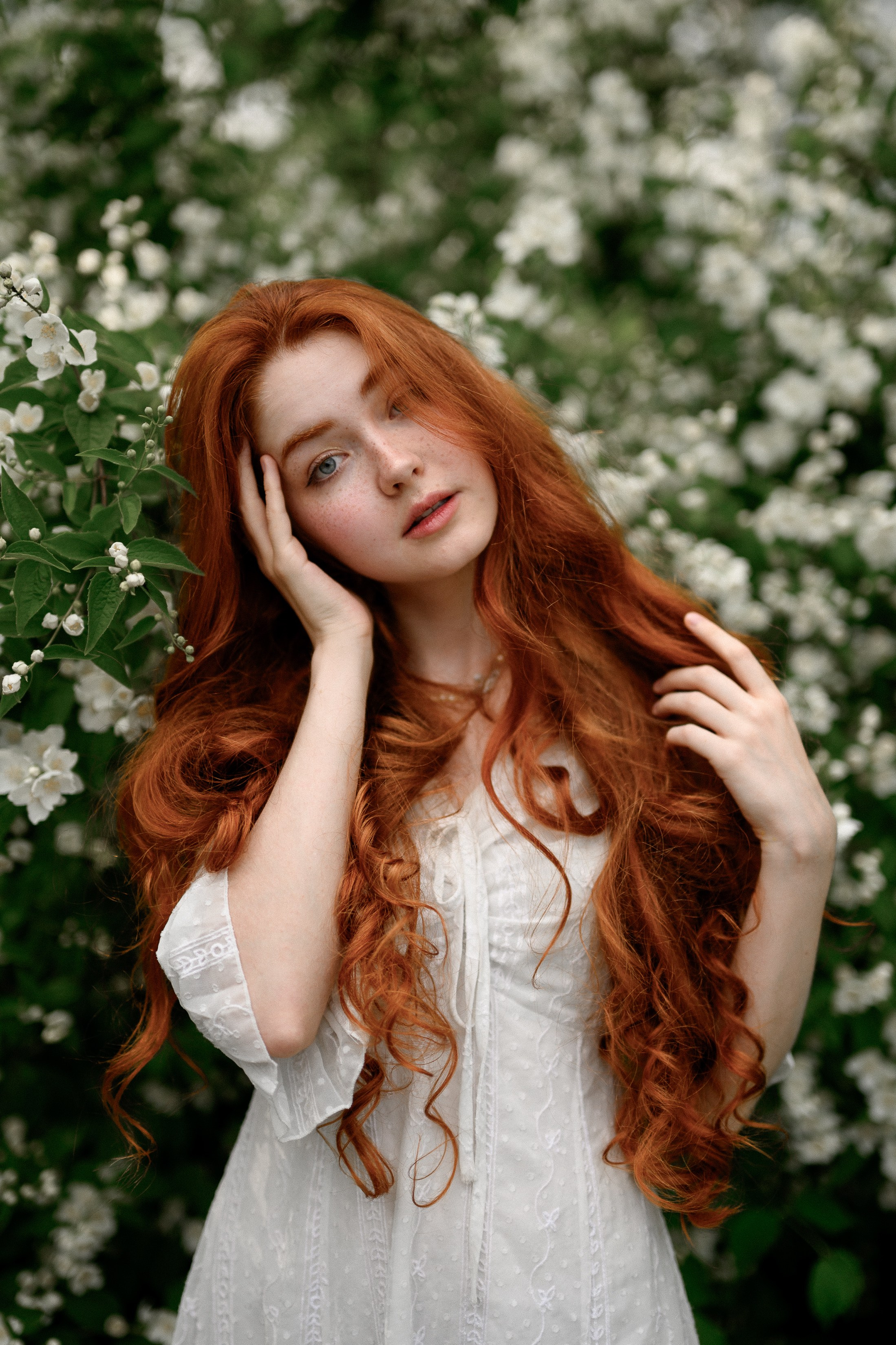 Съёмка в белом цветении в Сиреневом саду. Semerlina.ru