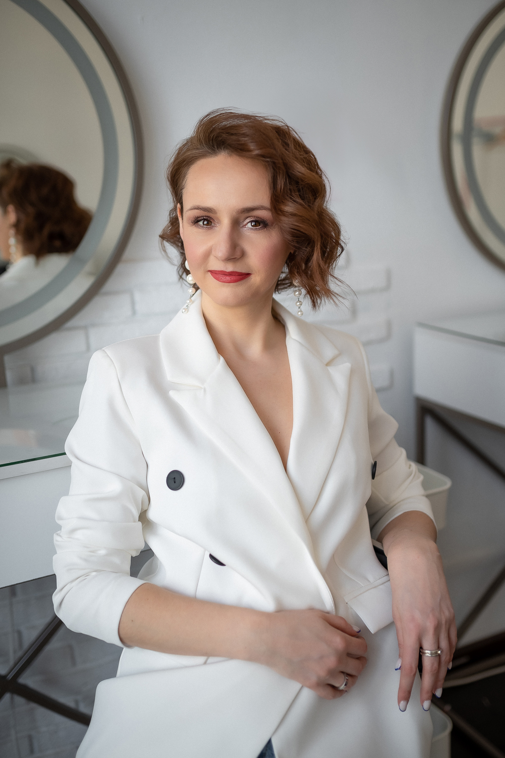 Портерт на белом фоне. КОНТЕНТ | БРЕНД фотограф Санкт-Петербург — Жанна Олтаржевская