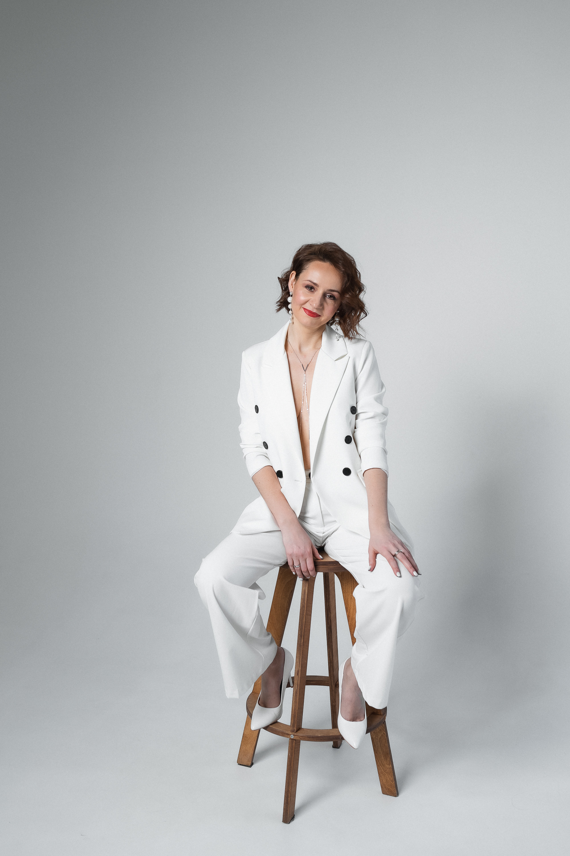 Портерт на белом фоне. КОНТЕНТ | БРЕНД фотограф Санкт-Петербург — Жанна Олтаржевская