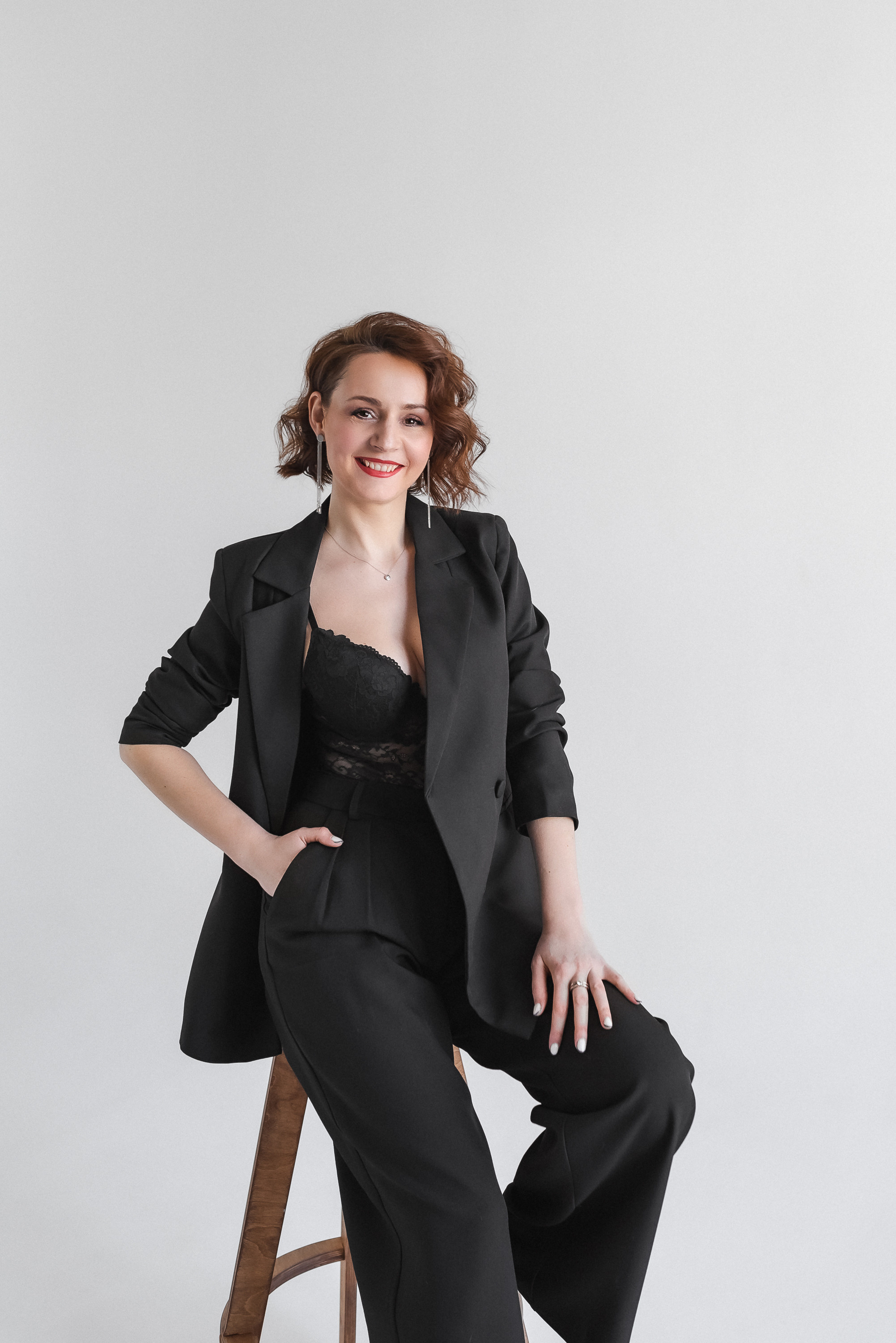 Портерт на белом фоне. КОНТЕНТ | БРЕНД фотограф Санкт-Петербург — Жанна Олтаржевская