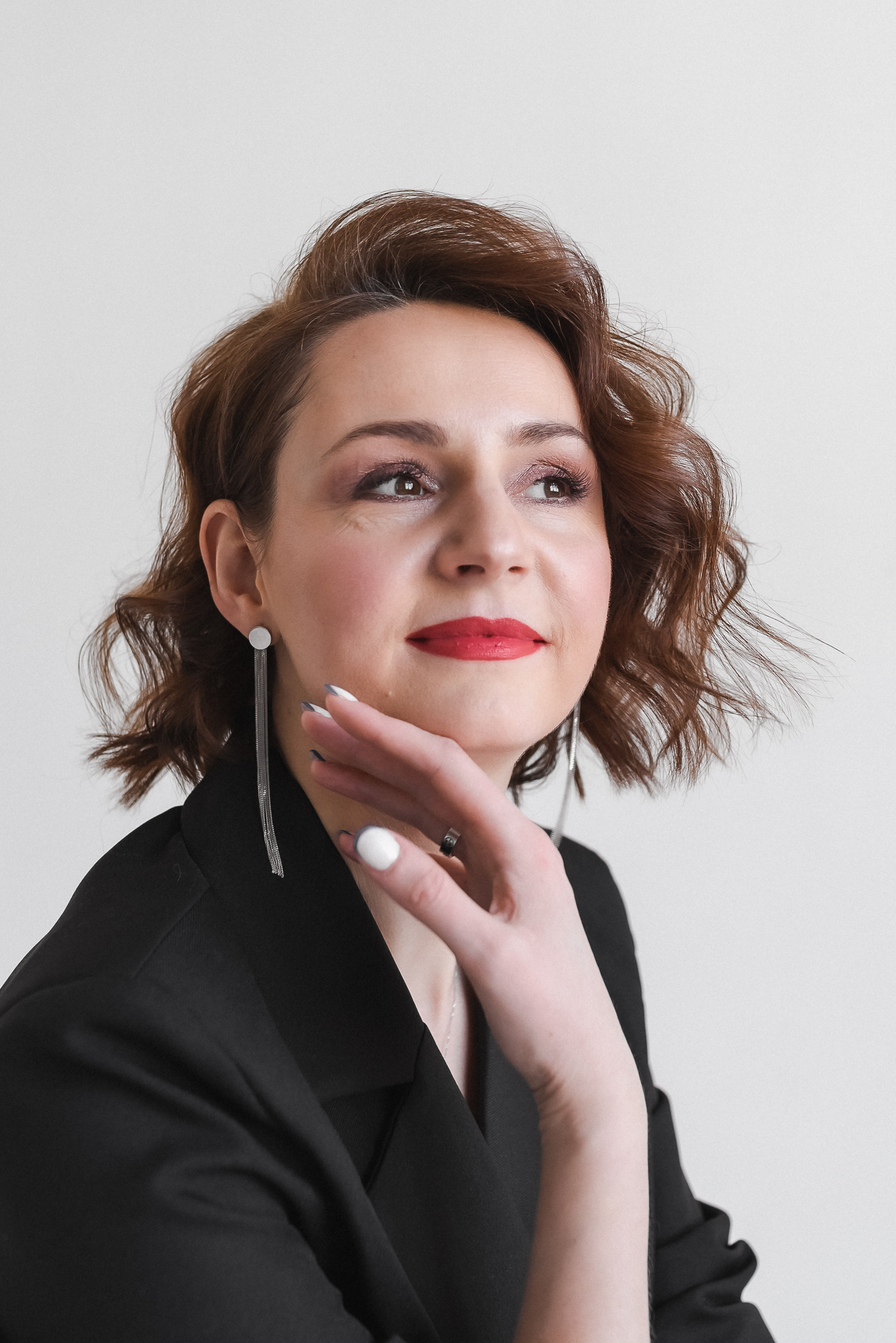 Портерт на белом фоне. КОНТЕНТ | БРЕНД фотограф Санкт-Петербург — Жанна Олтаржевская