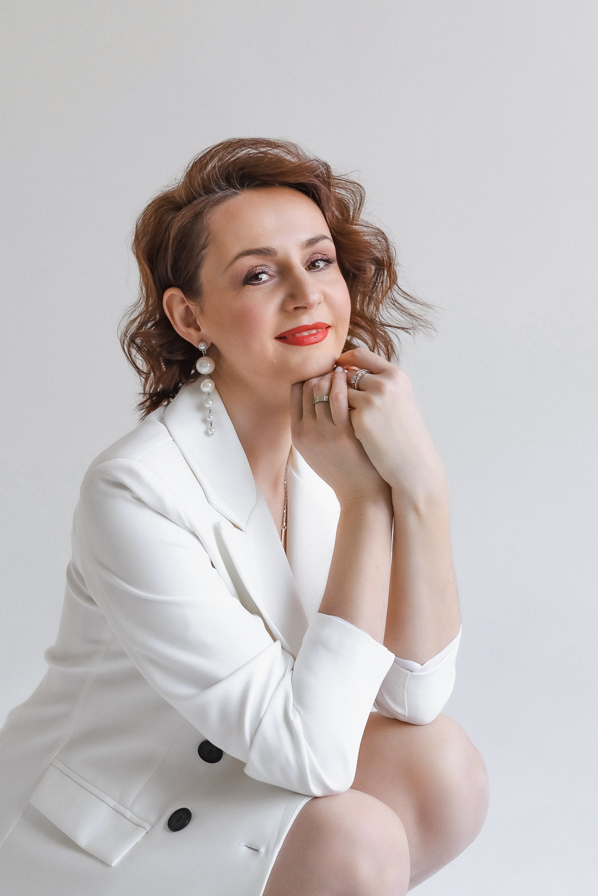 Портерт на белом фоне. КОНТЕНТ | БРЕНД фотограф Санкт-Петербург — Жанна Олтаржевская