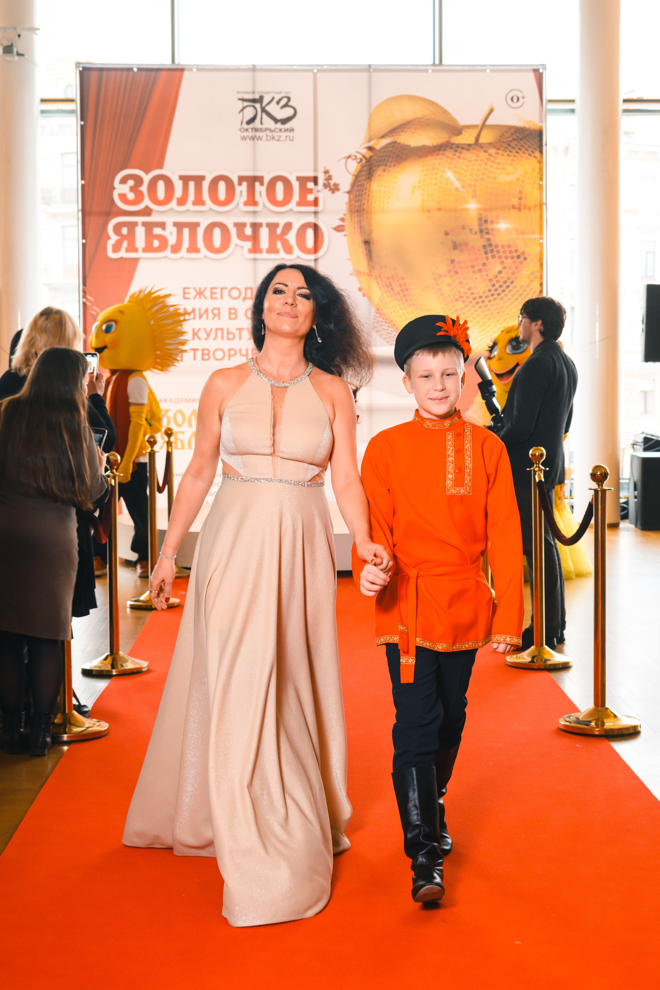 23 апреля, красная дорожка, БКЗ Октябрьский, г. Санкт-Петербург. Золотое яблочко