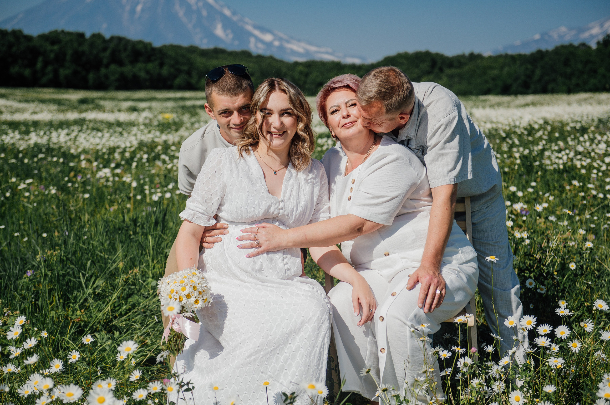Большая семья в ромашках. Свадебный и семейный фотограф Камчатка. Фотограф Камчатка