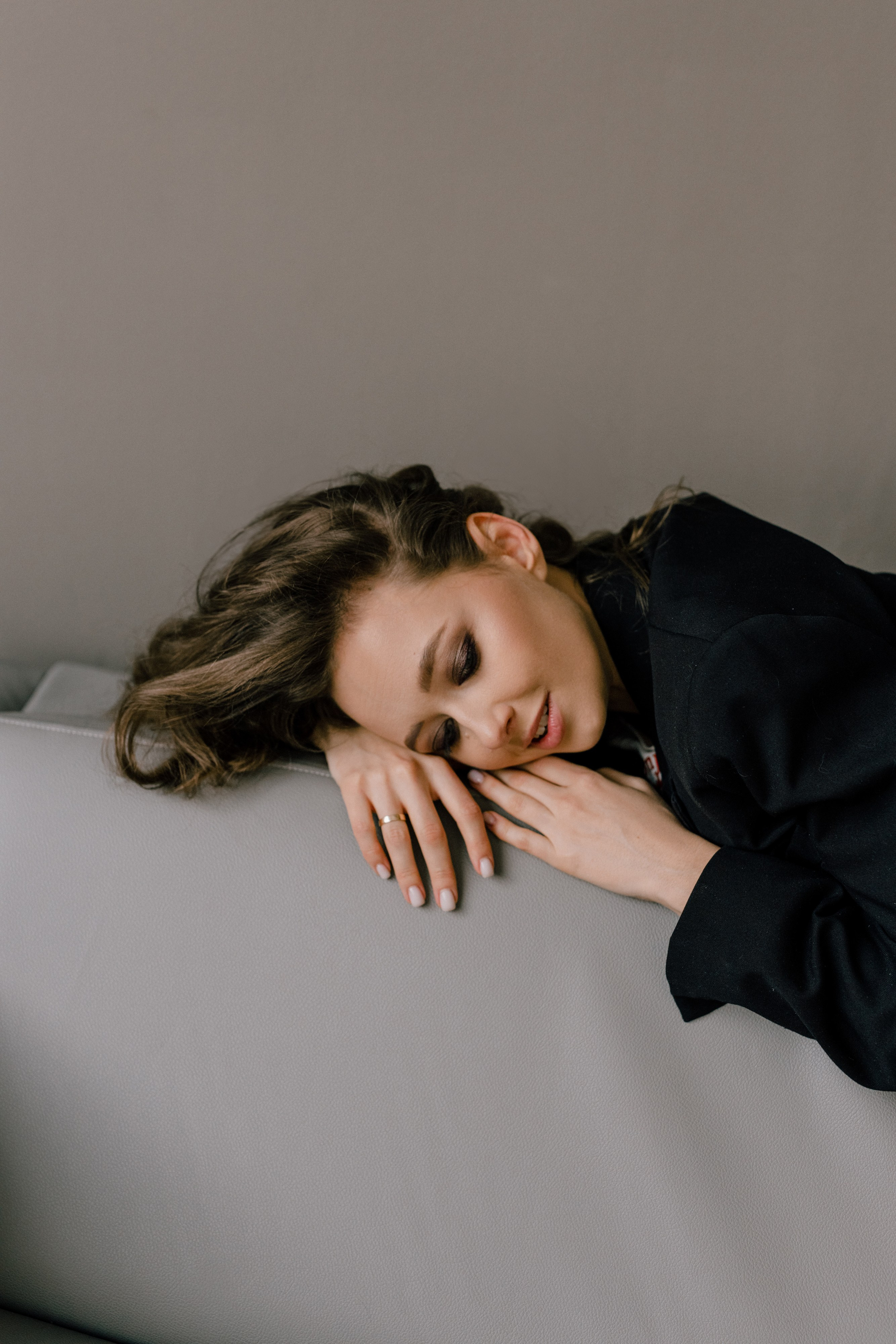 Любовь в белом зале. Варвара Синицына: семейный фотограф в Москве