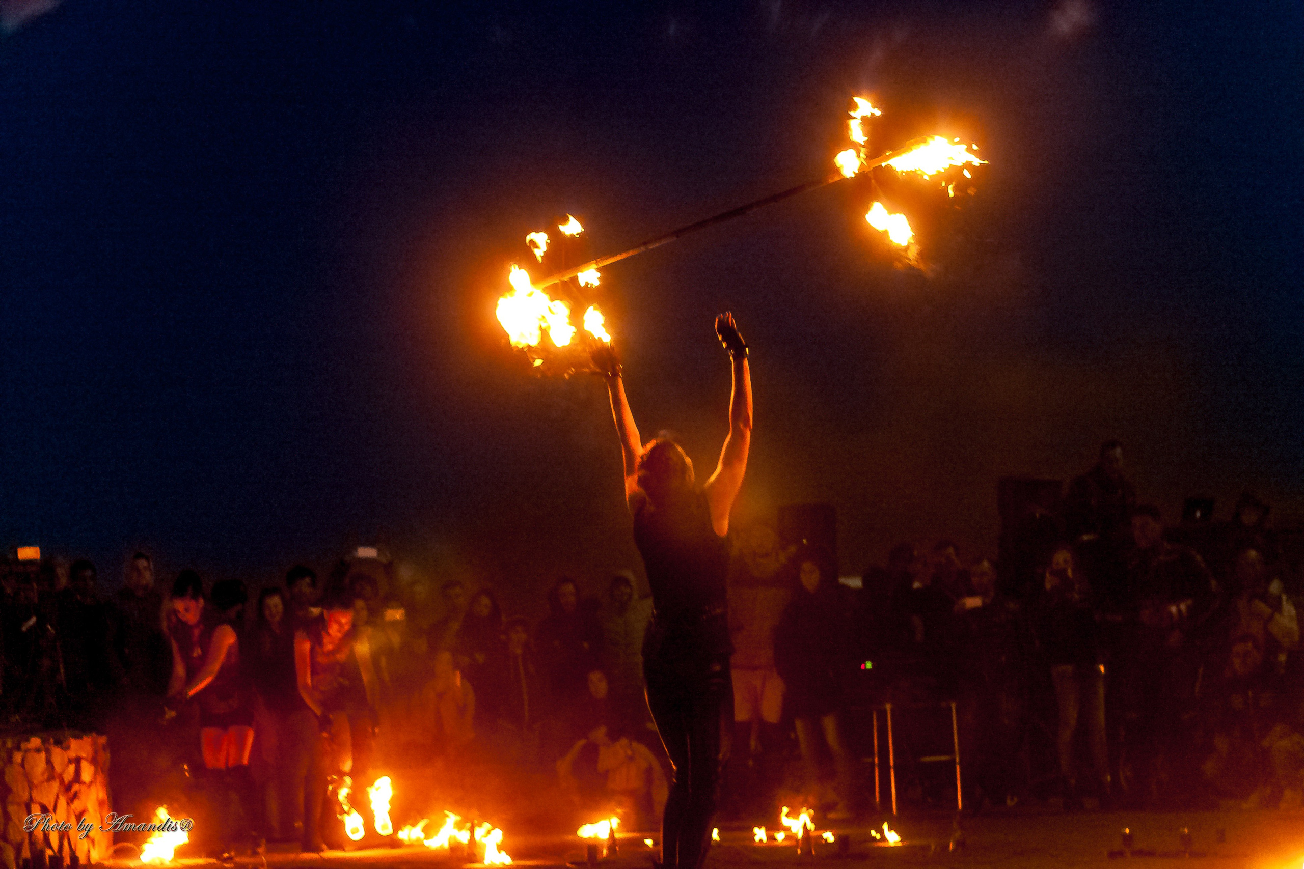 Огненное шоу у памятника «Здесь начинается Россия». Камчатка. Май 2017. Репортажная съемка в Москве и области. Анималистика