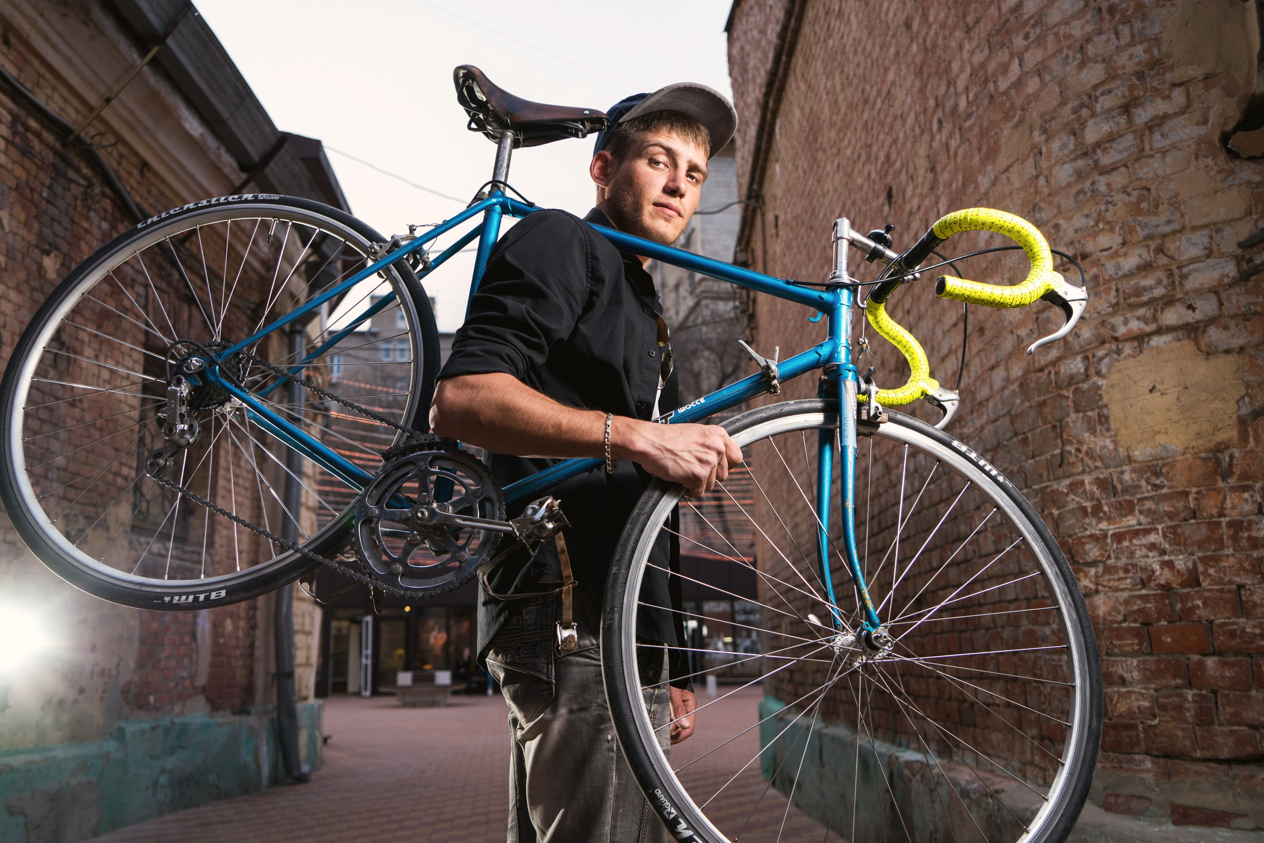 Алексей со своим ретро-велосипедом. Событийный фотограф Максим Бескоровайновнов
