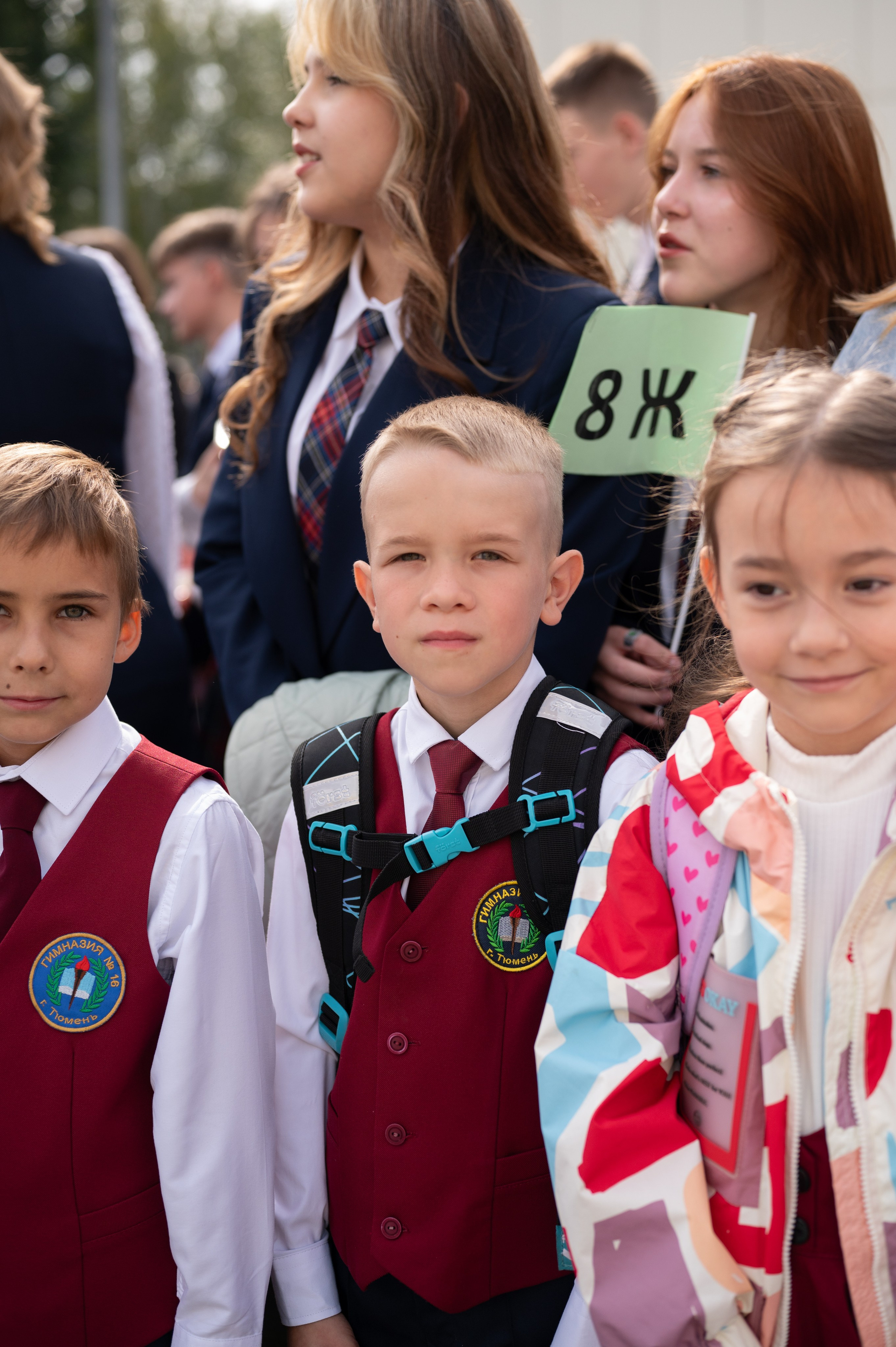 1 сентября 16 гимназия 2 класс (линейка + в классе+ на улице). Фотограф новорожденных, семейный детский в Тюмени Татьяна Морозова