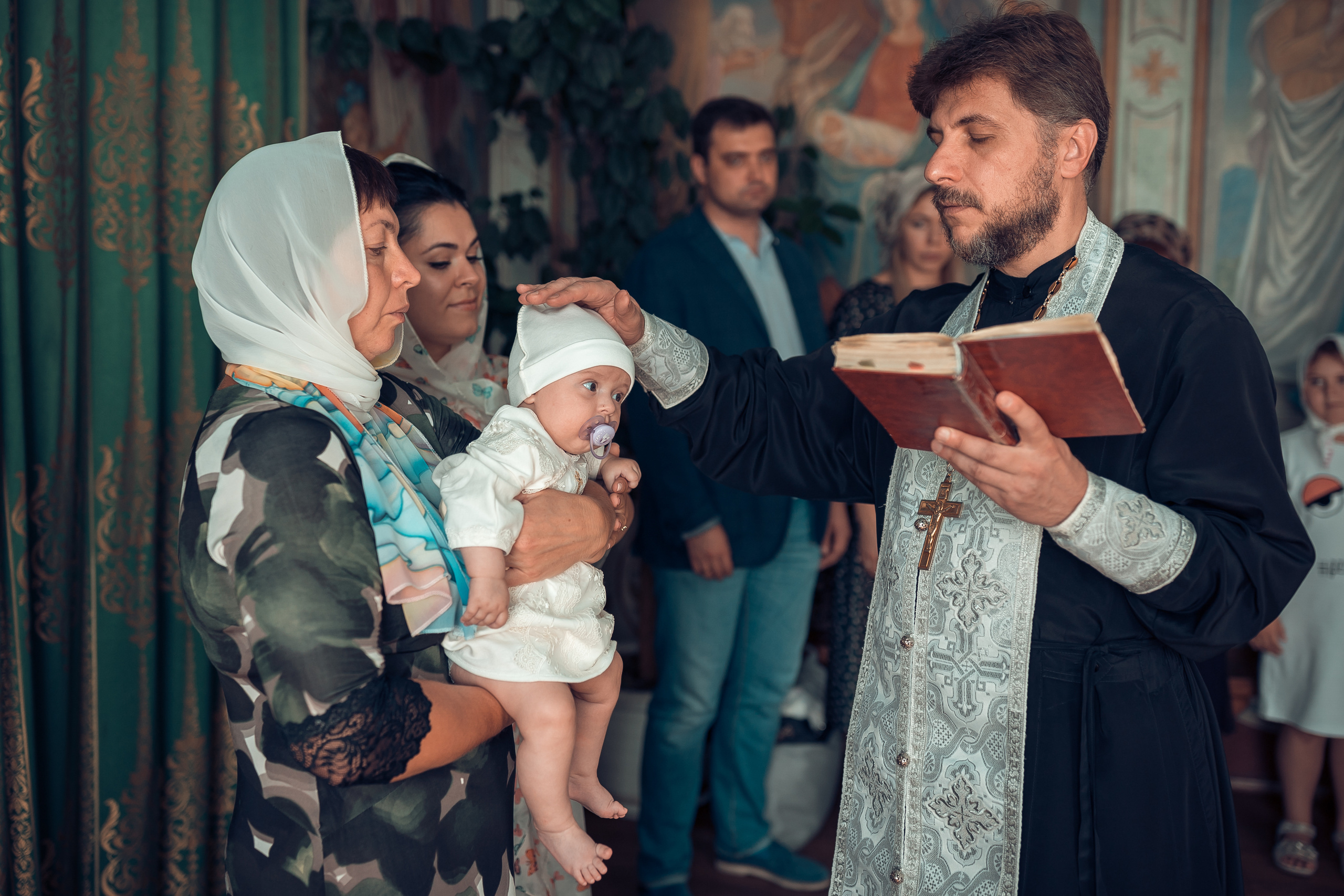 Крещение Софии Свято-Троицкий Собор. Фотограф на Крещение и Венчание в Красноярске Рамазанова Юлия