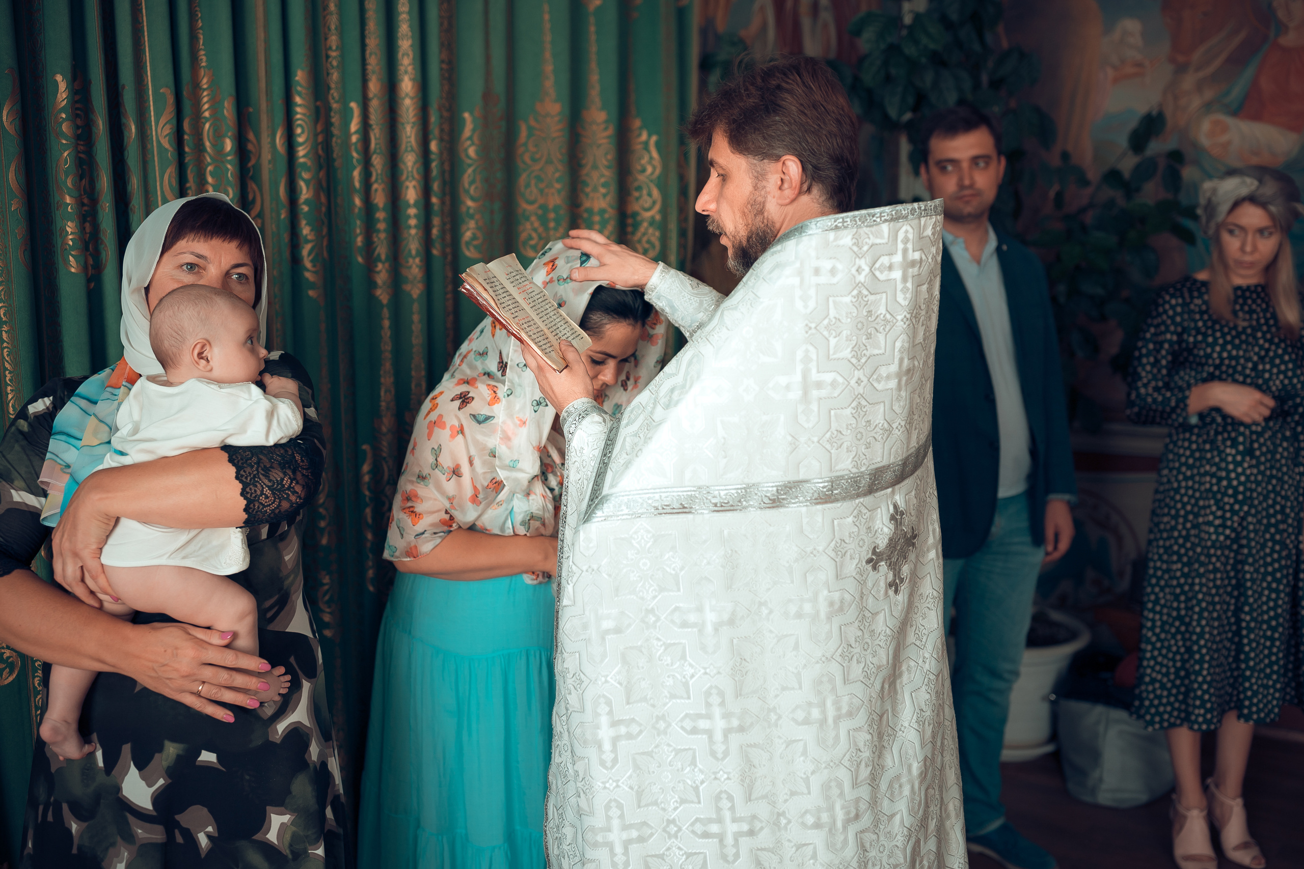 Крещение Софии Свято-Троицкий Собор. Фотограф на Крещение и Венчание в Красноярске Рамазанова Юлия