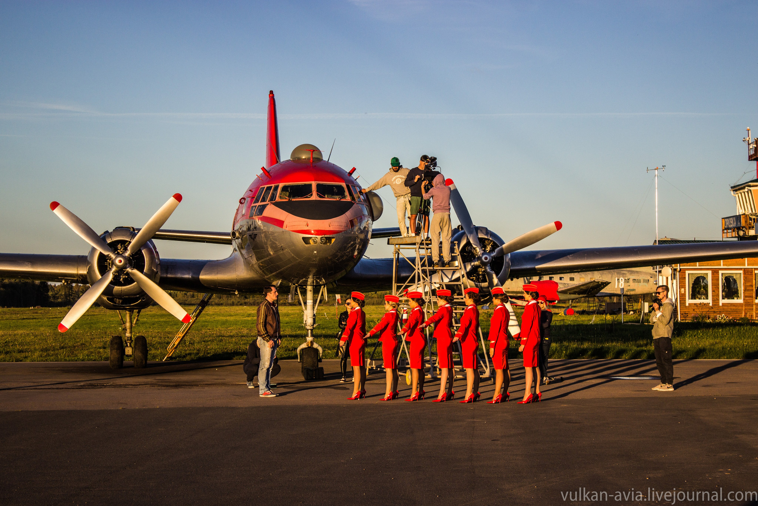 Ил-14Т «Пингвин» в съёмках клипа группы «Сопрано» (2015 г.). Авиационная техника для кино, рекламы и фотосессий