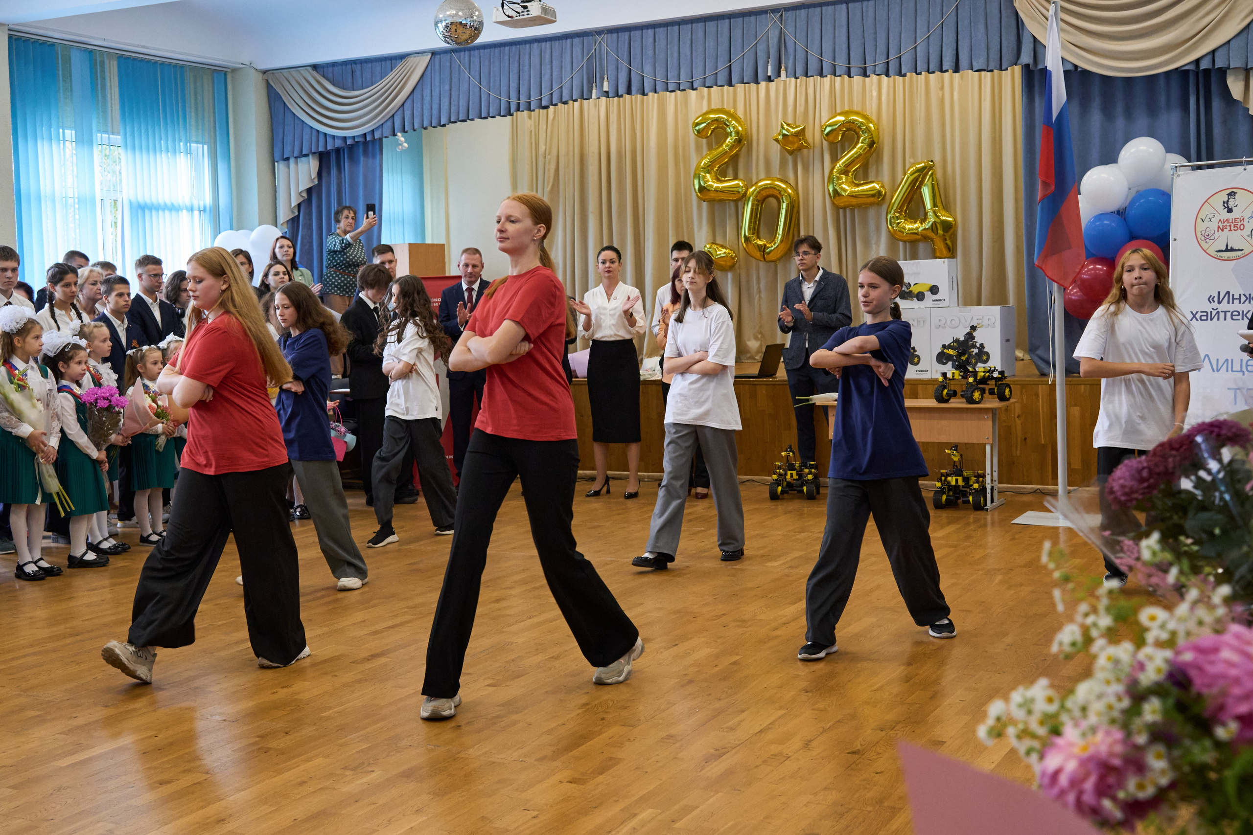 Школьная линейка. 1«Б». Фотограф в Санкт-Петербурге Настя Атом