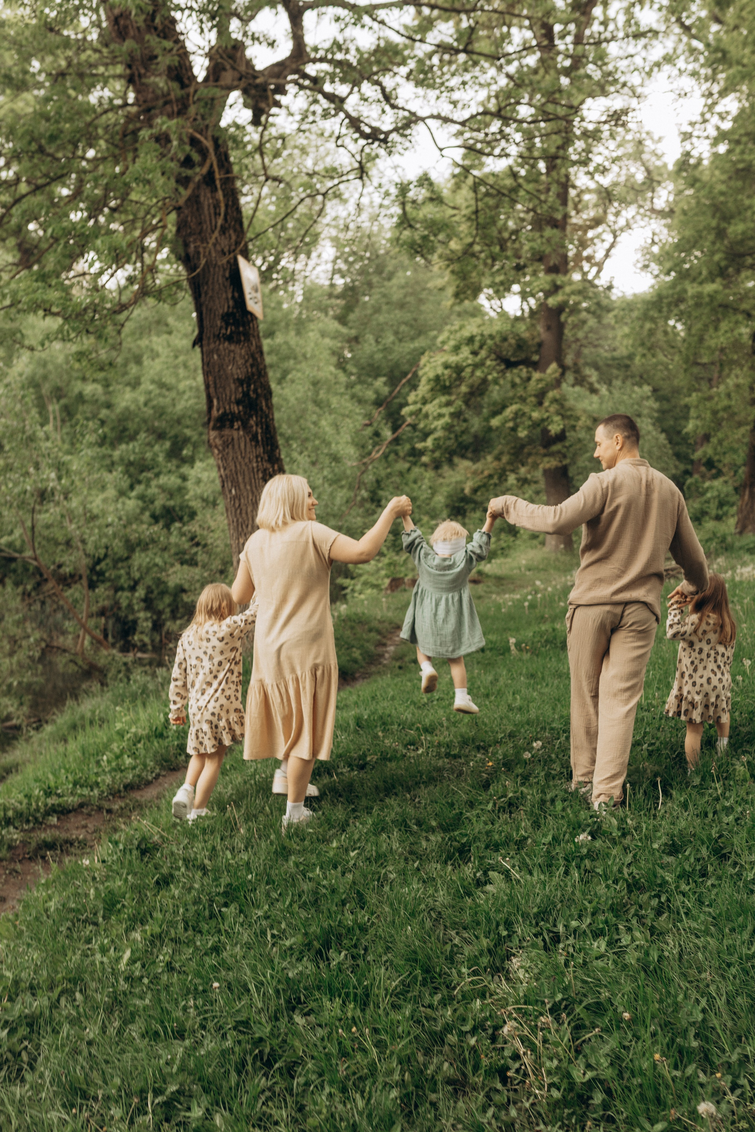 Фотосессия под летним дождем с Алексеем, Юлией и их доченьками. Фотограф в Ставрополе Svetlana Matveeva