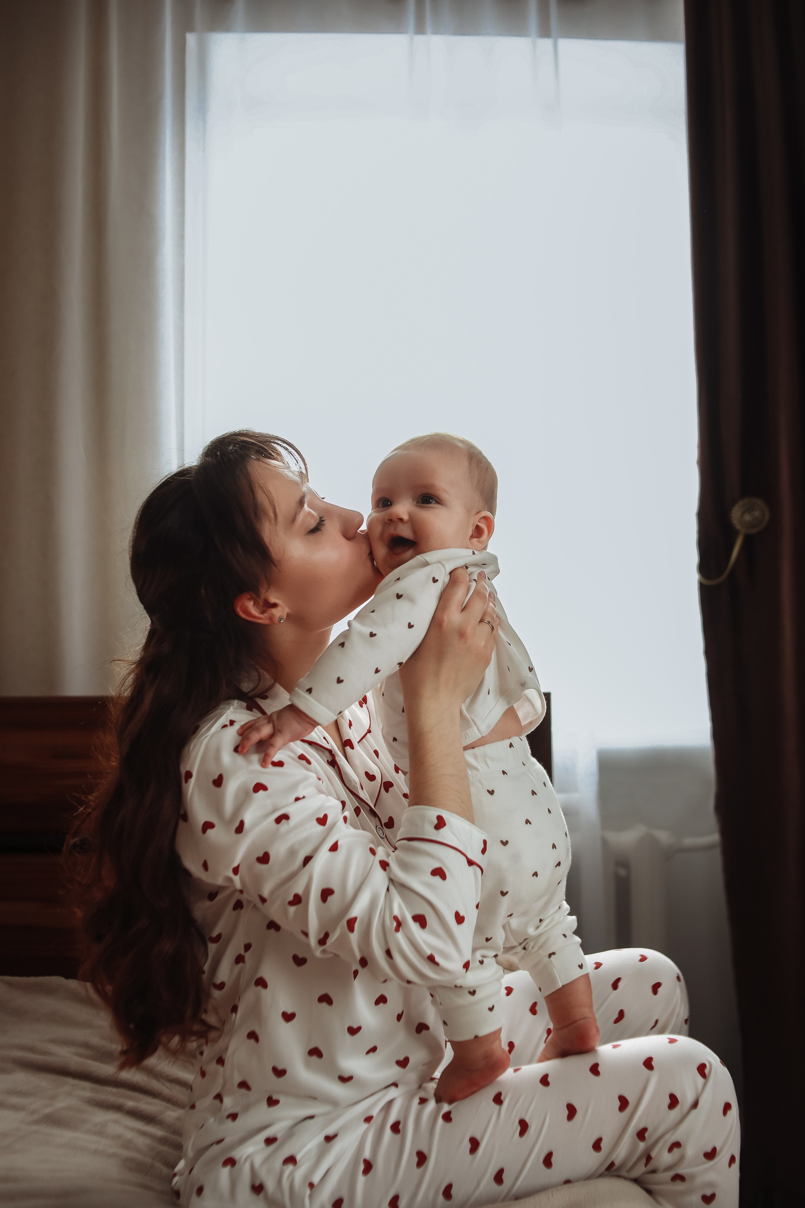 Семейная фотосессия дома с ребенком. Свадебный и семейный фотограф в Краснодарском крае Мария Данилкина