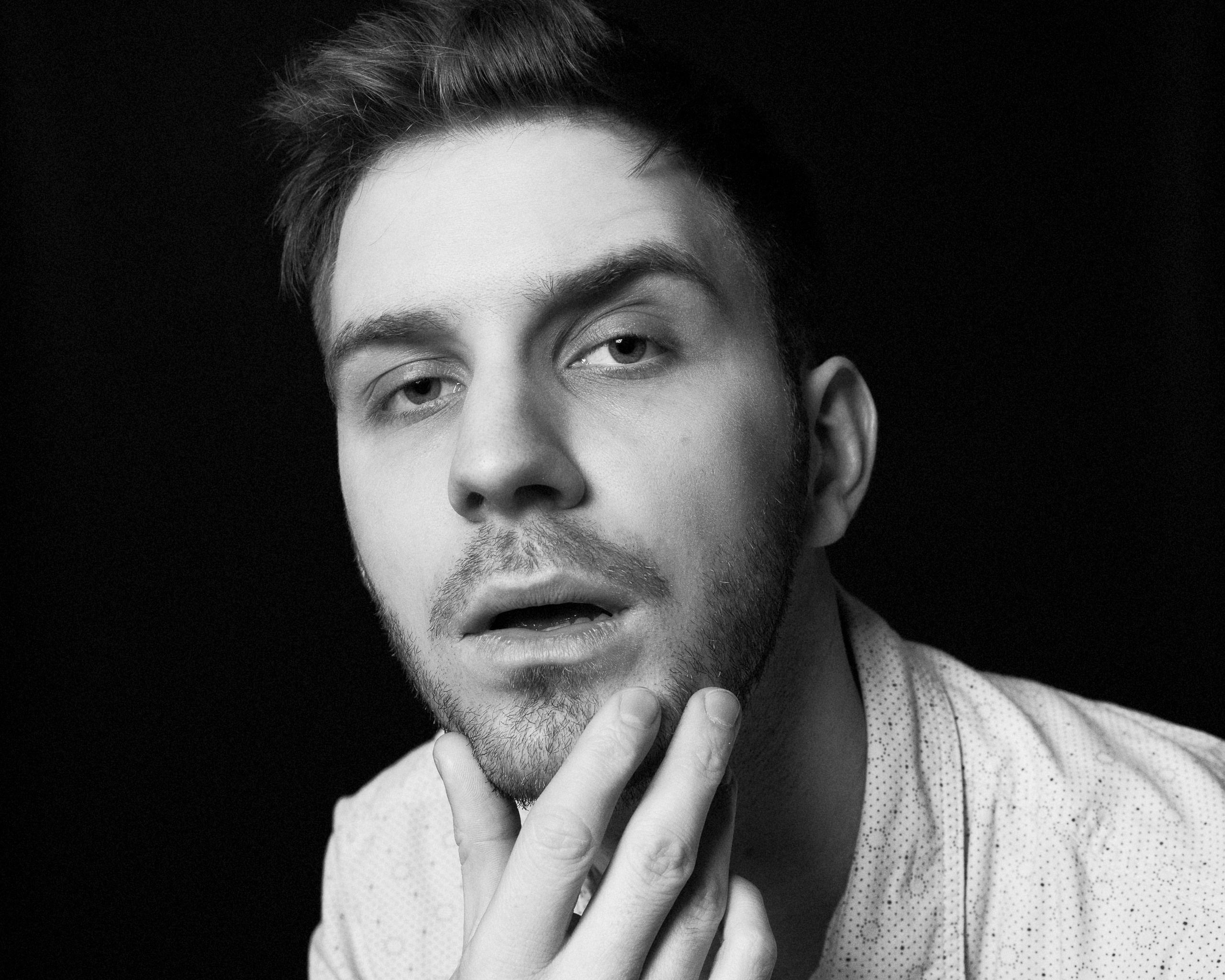 Актерская визитка Петербург. Портретный фотограф Белград Матвей Кармаков