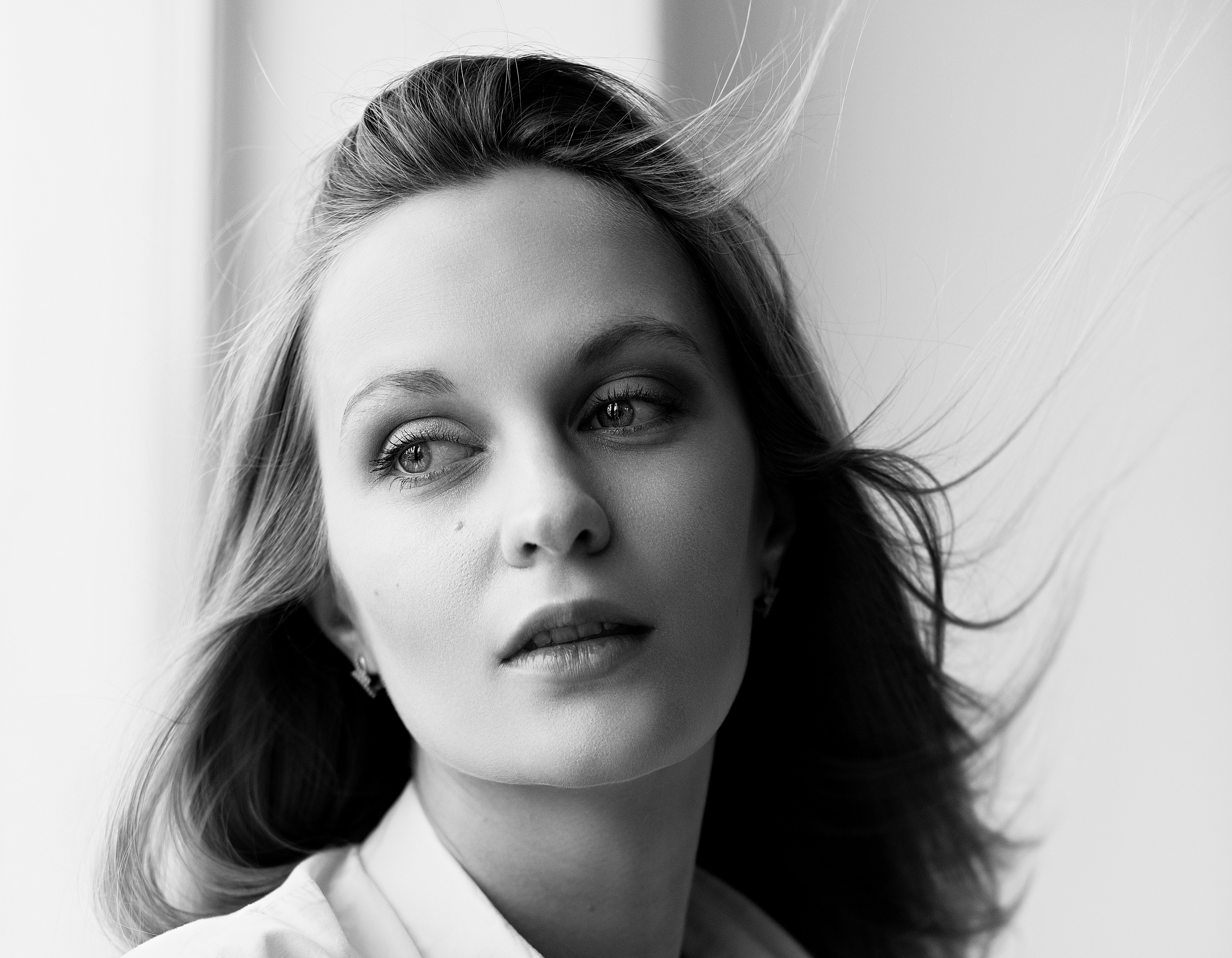 Атмосферная портретная фотосессия в студии. Портретный фотограф Белград Матвей Кармаков