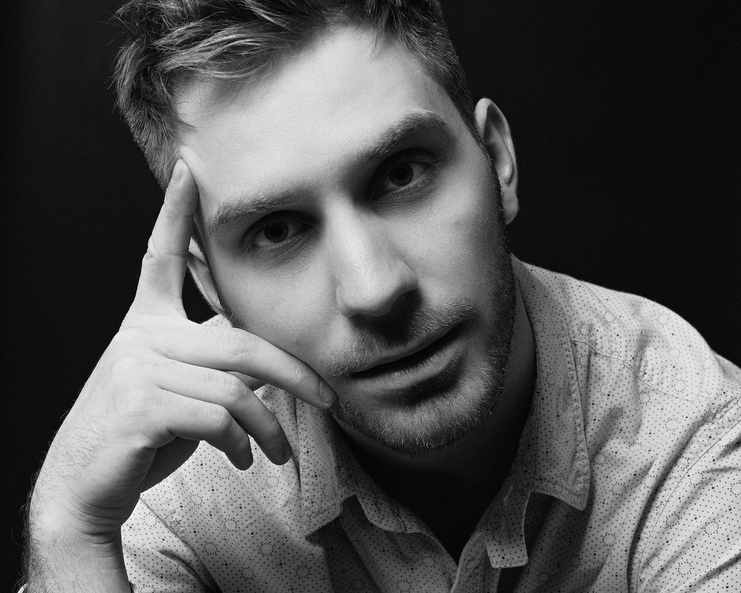 Актерская визитка Петербург. Портретный фотограф Белград Матвей Кармаков