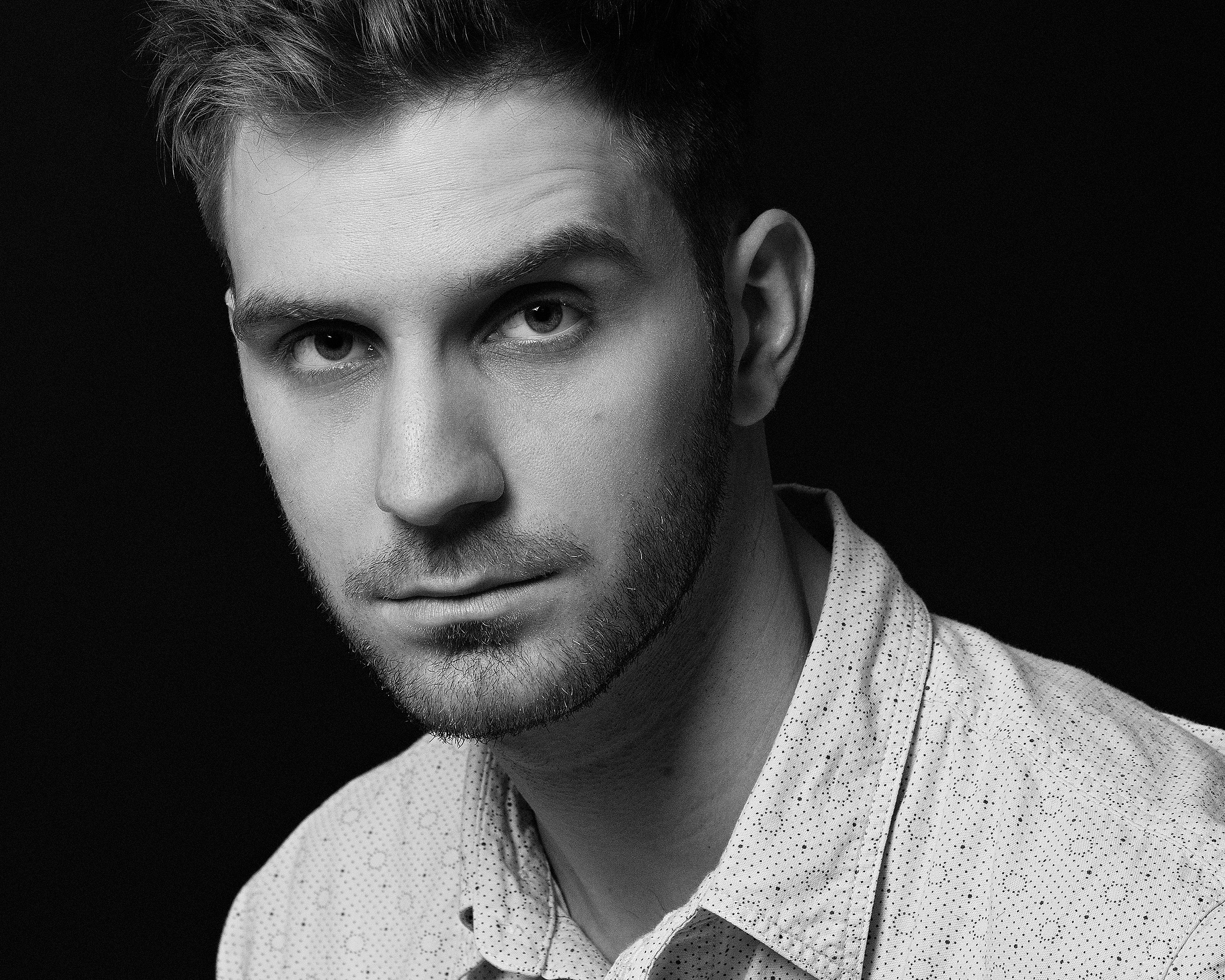 Актерская визитка Петербург. Портретный фотограф Белград Матвей Кармаков