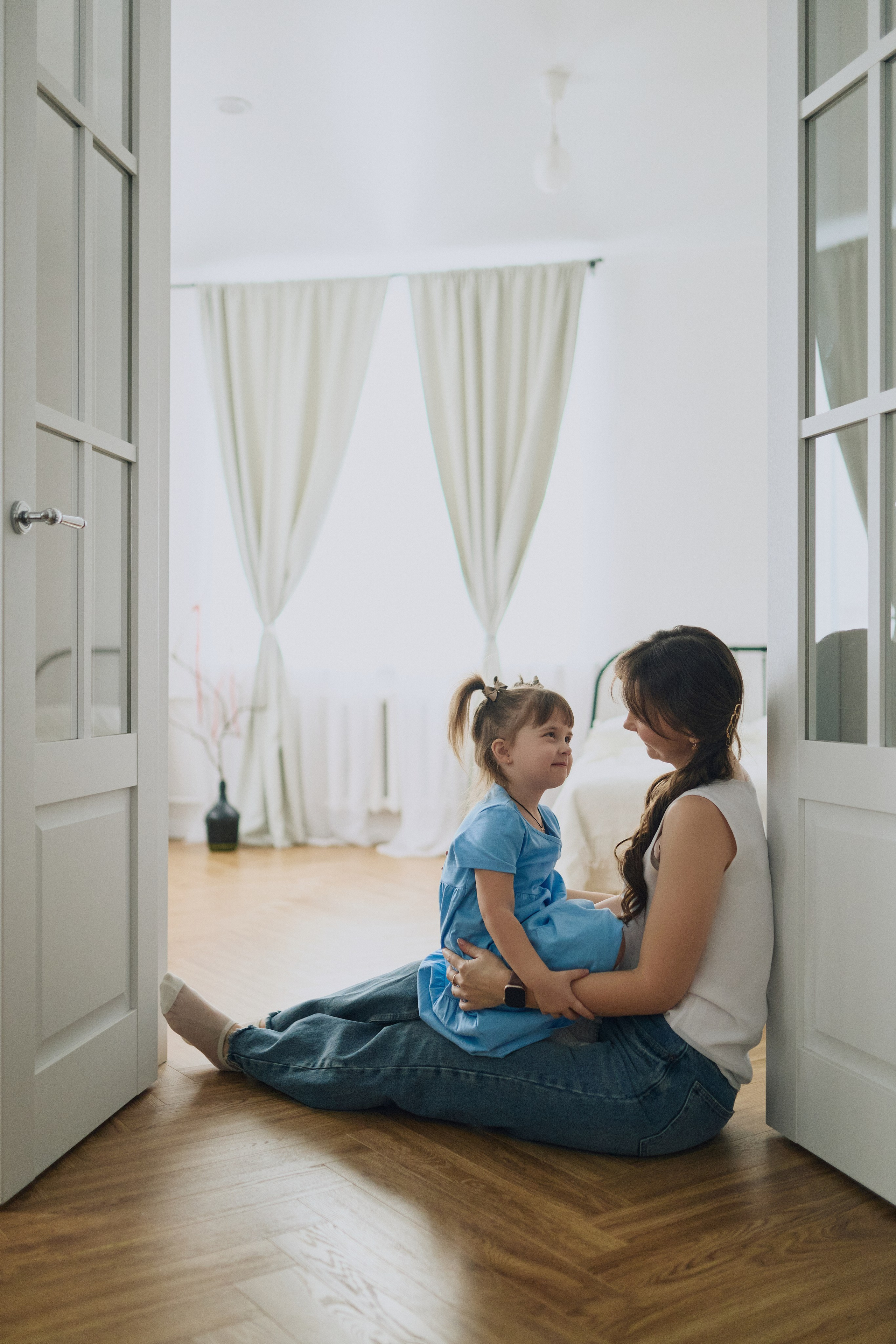 Студийная фотосессия мамы и дочки. Алина Каравайцева. Фотограф в городе Барнаул