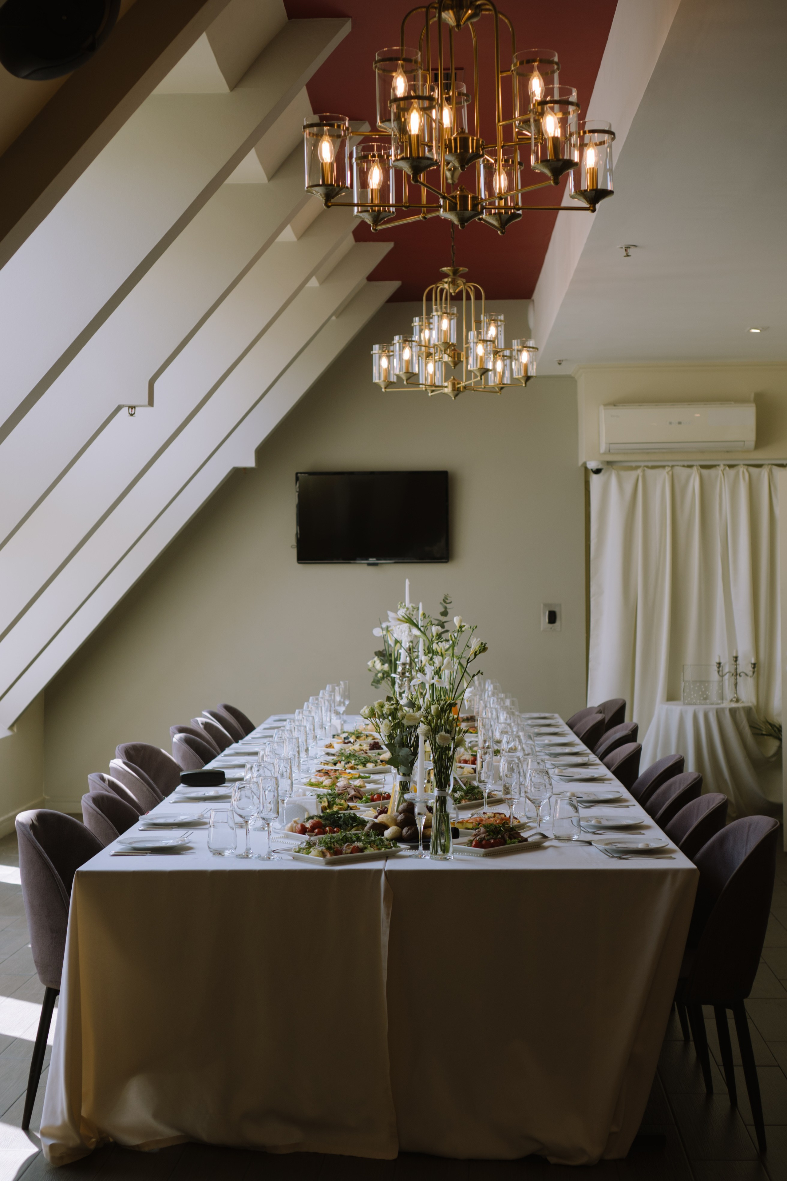 СВАДЕБНЫЙ БАНКЕТ НА ВЛАДИМИРСКОЙ В САНКТ-ПЕТЕРБУРГЕ (КАМЕРНАЯ СВАДЬБА). Профессиональный фотограф, Санкт-Петербург — Виктория Богомолова