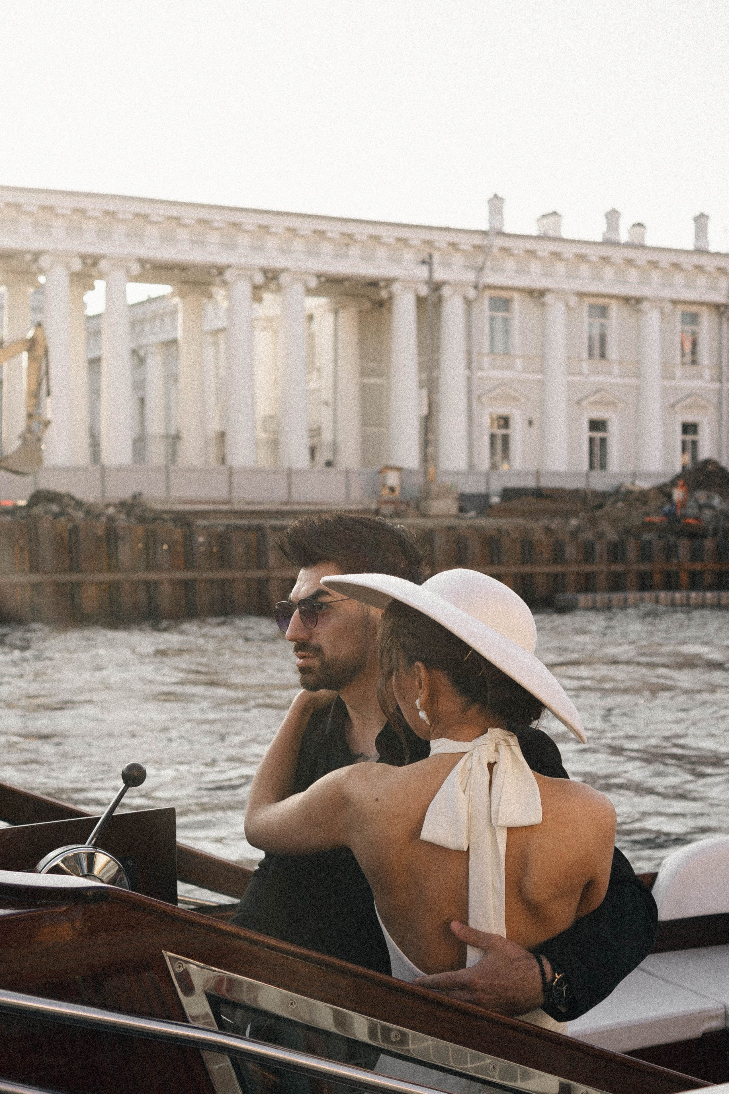 СВАДЕНБНАЯ СЬЕМКА НА КАТЕРЕ ПО КАНАЛАМ САНКТ-ПЕТЕРБУРГА И В АКВАТОРИИ НЕВЫ. Профессиональный фотограф, Санкт-Петербург — Виктория Богомолова