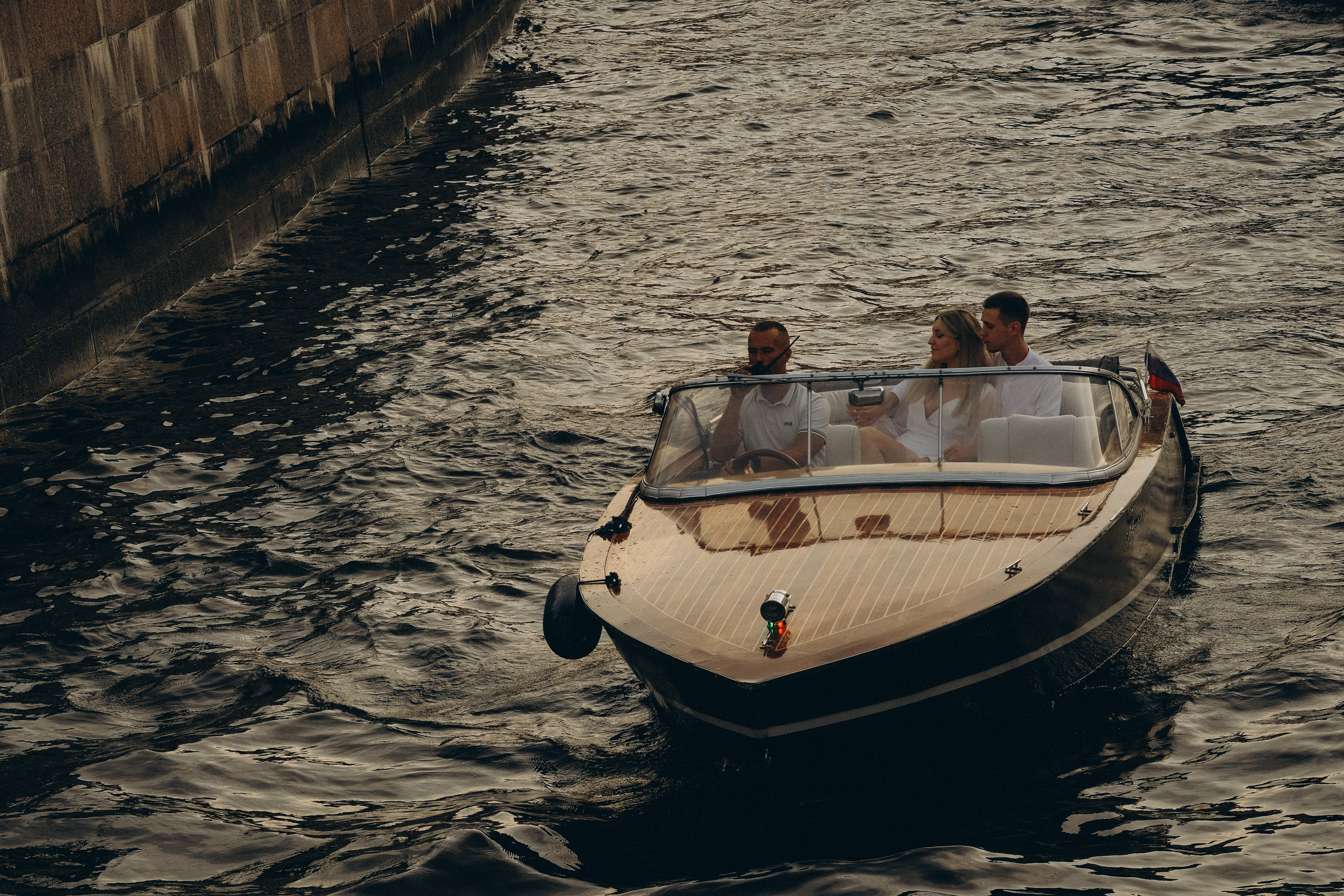 СВАДЕНБНАЯ СЬЕМКА НА КАТЕРЕ ПО КАНАЛАМ САНКТ-ПЕТЕРБУРГА И В АКВАТОРИИ НЕВЫ. Профессиональный фотограф, Санкт-Петербург — Виктория Богомолова