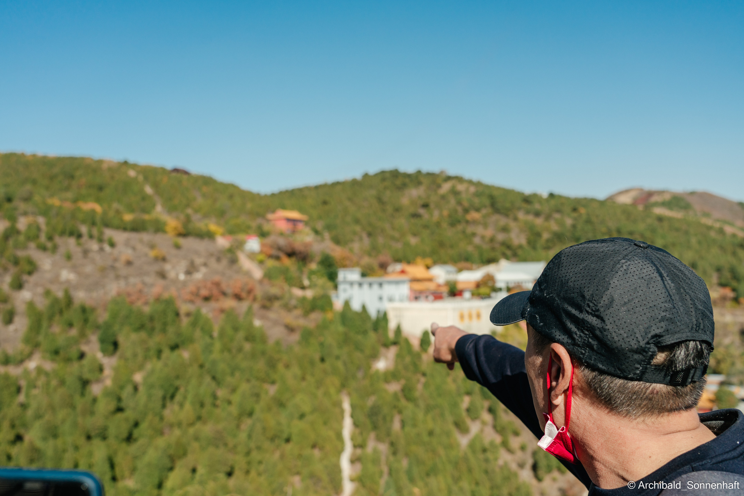 Hiking in Panlai. Photographer in Guangzhou, China. Archibald Sonnenhaft