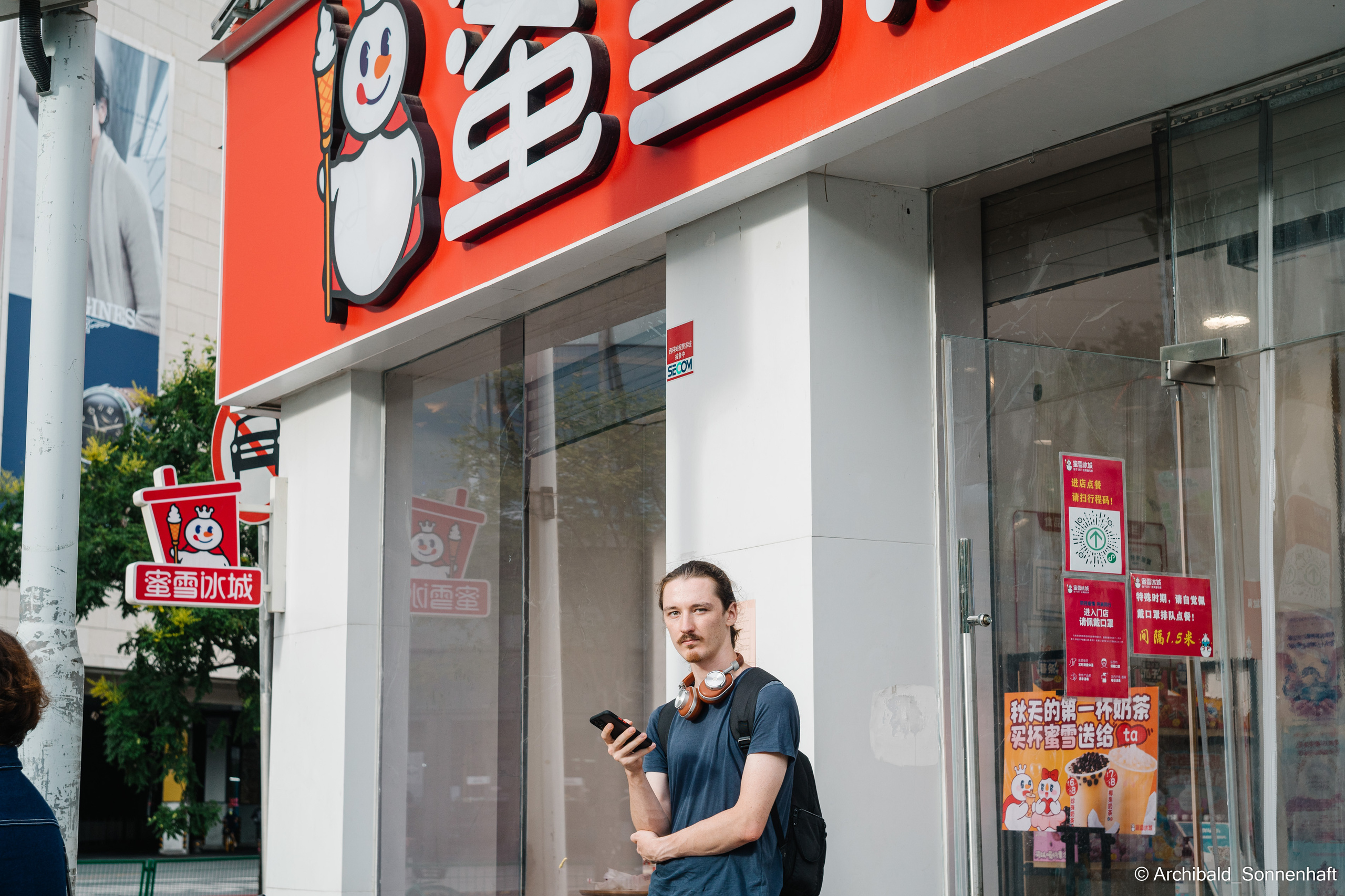 Tea exhibition in Tianjin, China. Photographer in Guangzhou, China. Archibald Sonnenhaft