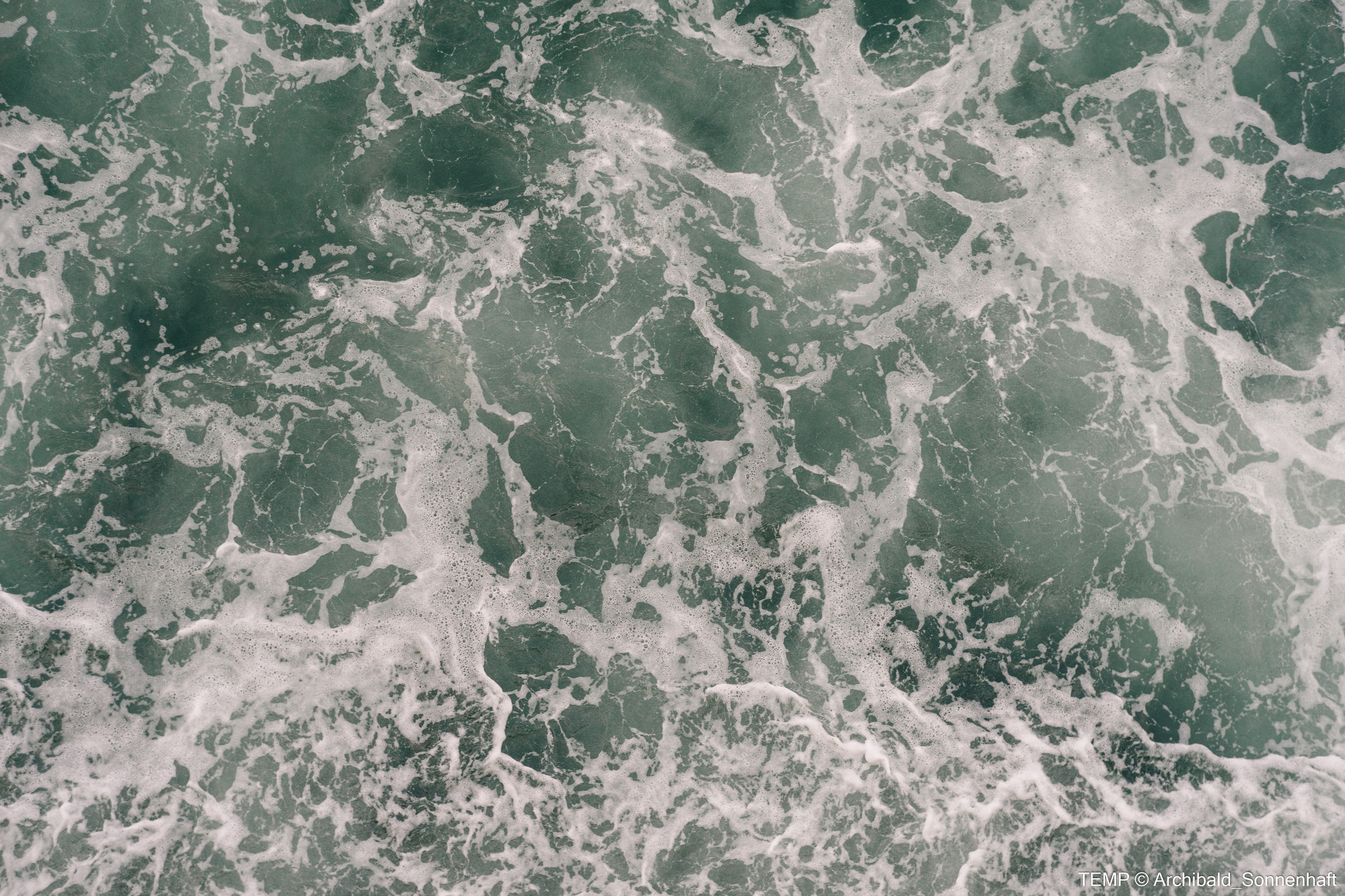 Small tourist island (Yantai district, China). Photographer in Guangzhou, China. Archibald Sonnenhaft