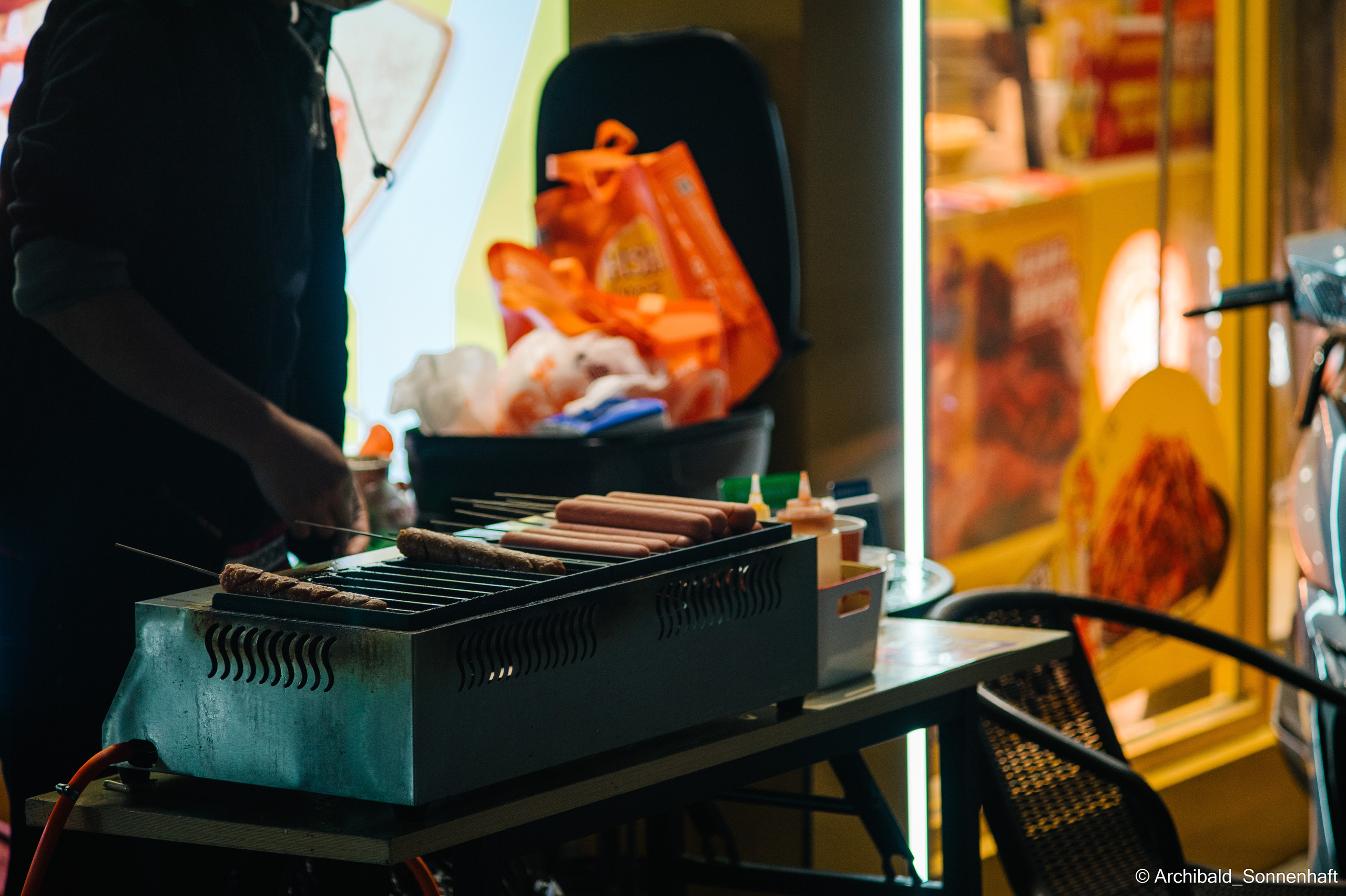 Aocheng. Photographer in Guangzhou, China. Archibald Sonnenhaft