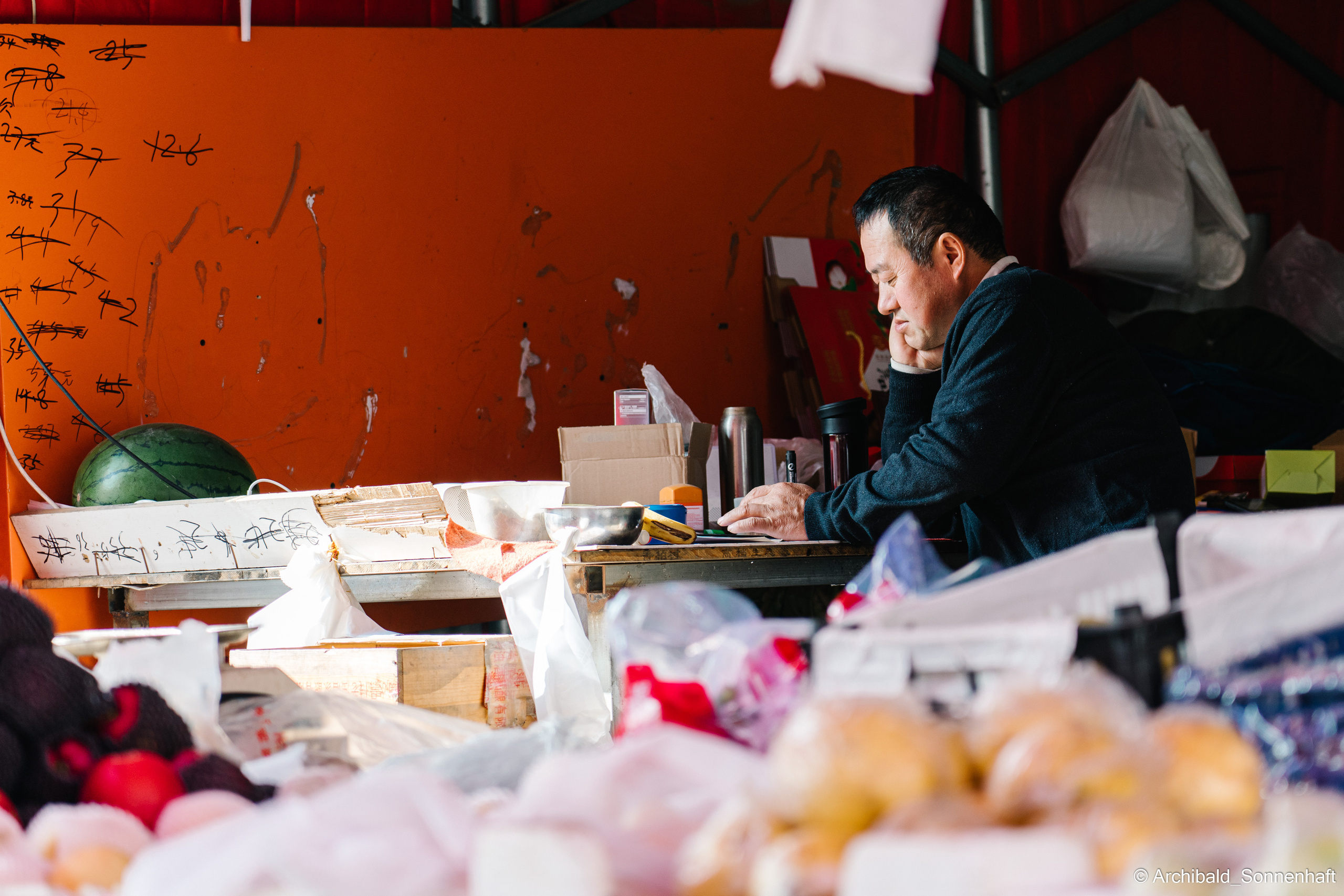 Just a walk. Photographer in Guangzhou, China. Archibald Sonnenhaft
