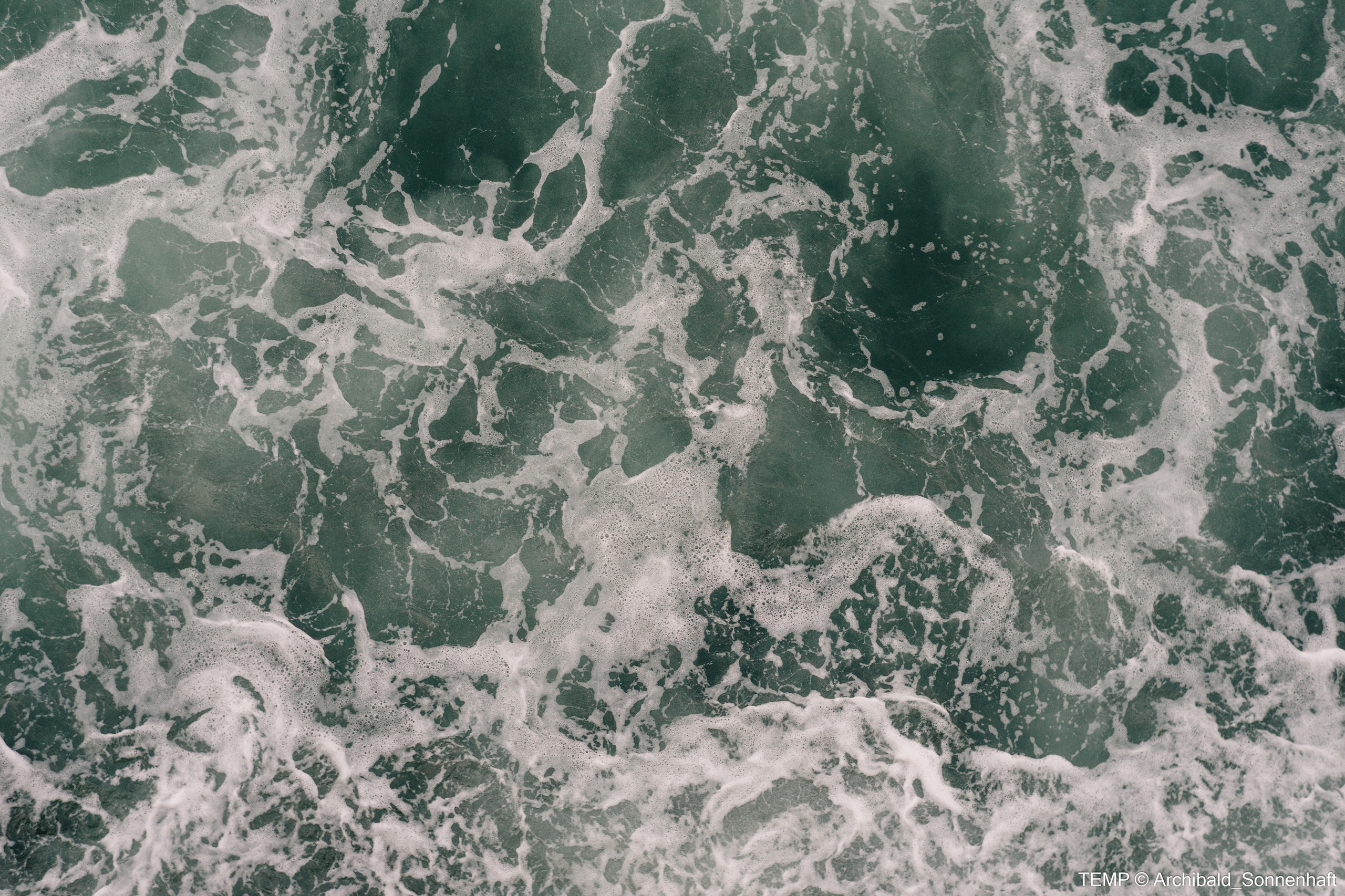 Small tourist island (Yantai district, China). Photographer in Guangzhou, China. Archibald Sonnenhaft