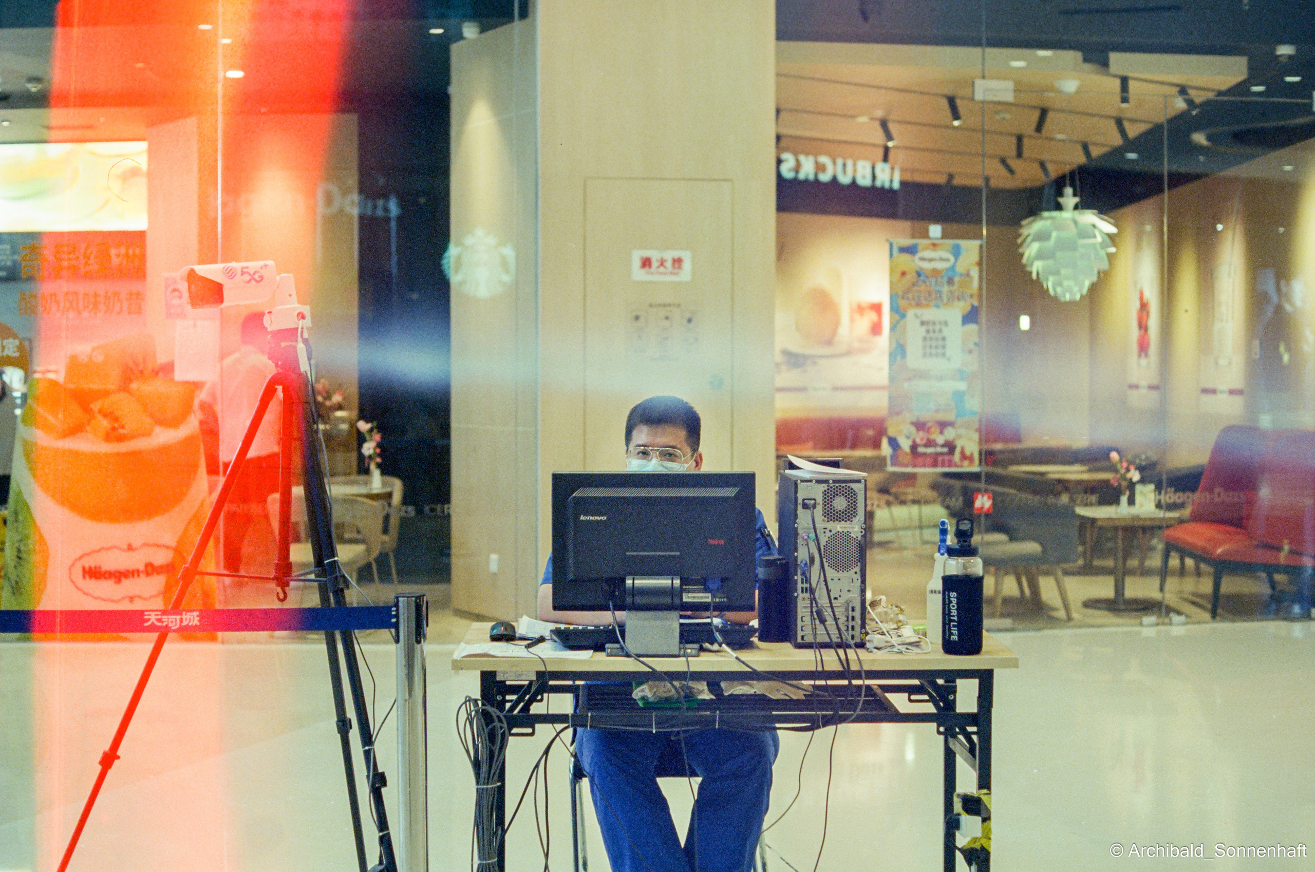 Watching cameras. Photographer in Guangzhou, China. Archibald Sonnenhaft