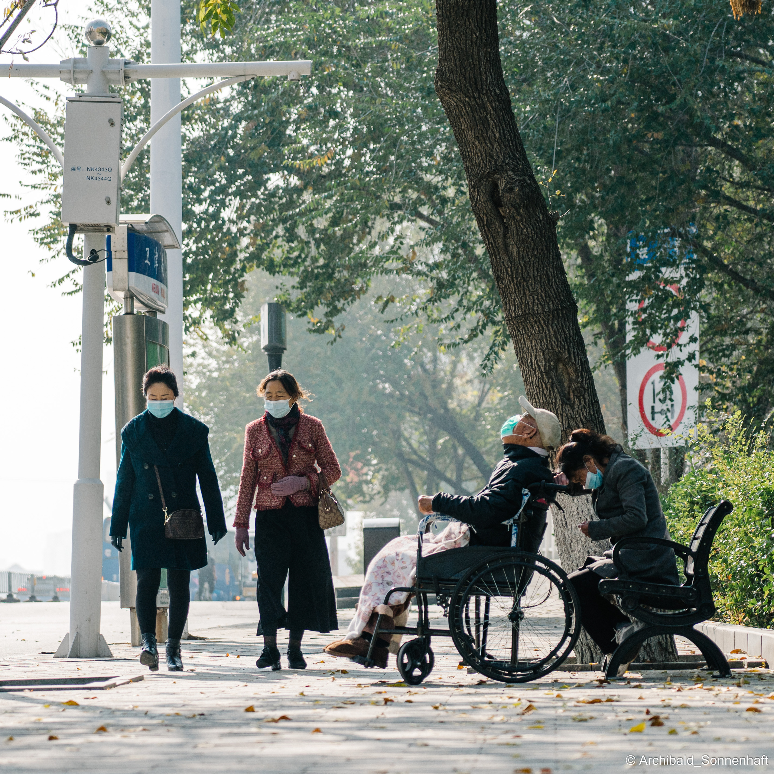 Just a walk. Photographer in Guangzhou, China. Archibald Sonnenhaft