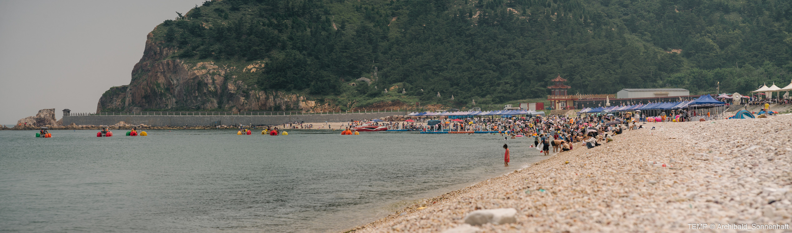 Small tourist island (Yantai district, China). Photographer in Guangzhou, China. Archibald Sonnenhaft