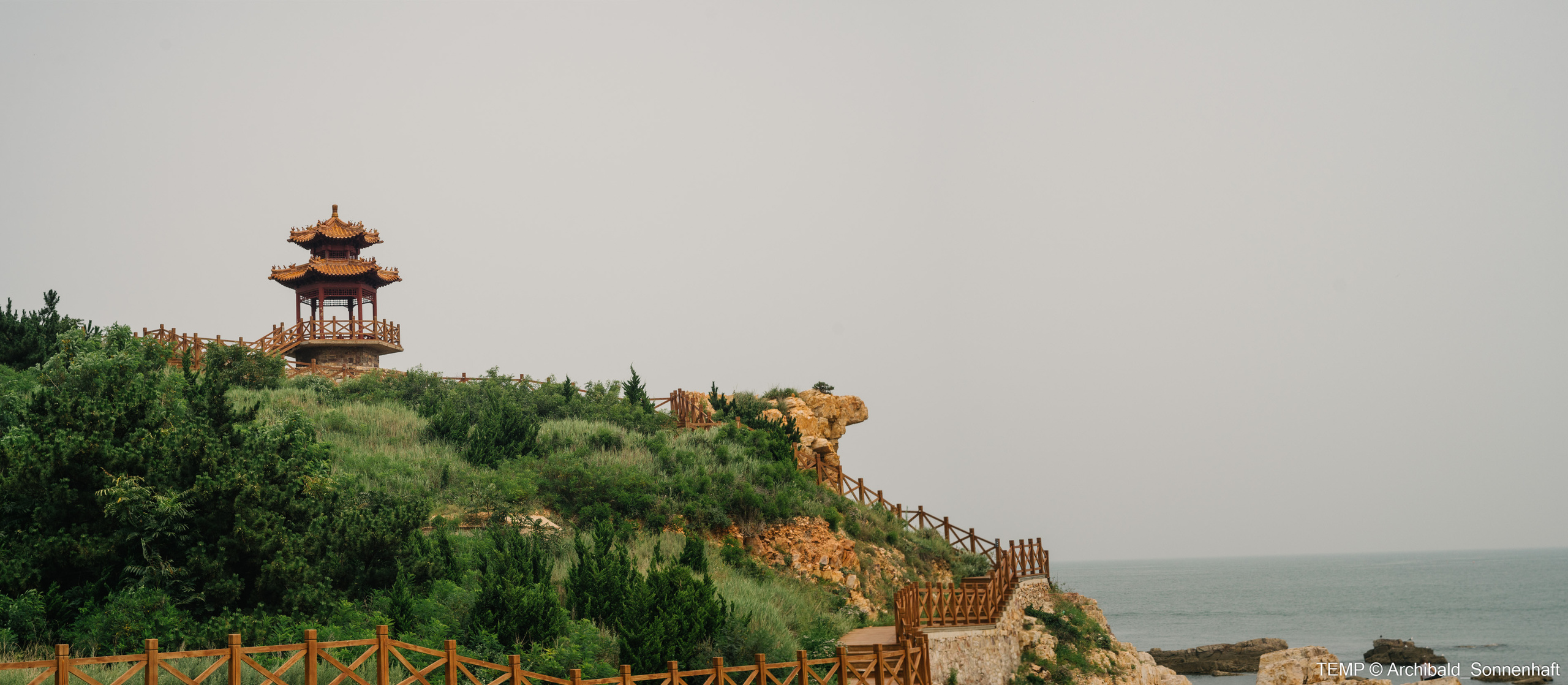 Small tourist island (Yantai district, China). Photographer in Guangzhou, China. Archibald Sonnenhaft