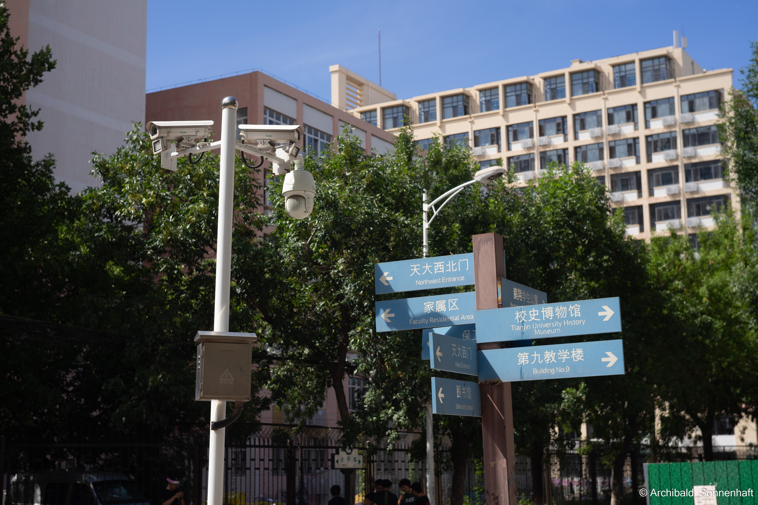 Watching cameras. Photographer in Guangzhou, China. Archibald Sonnenhaft