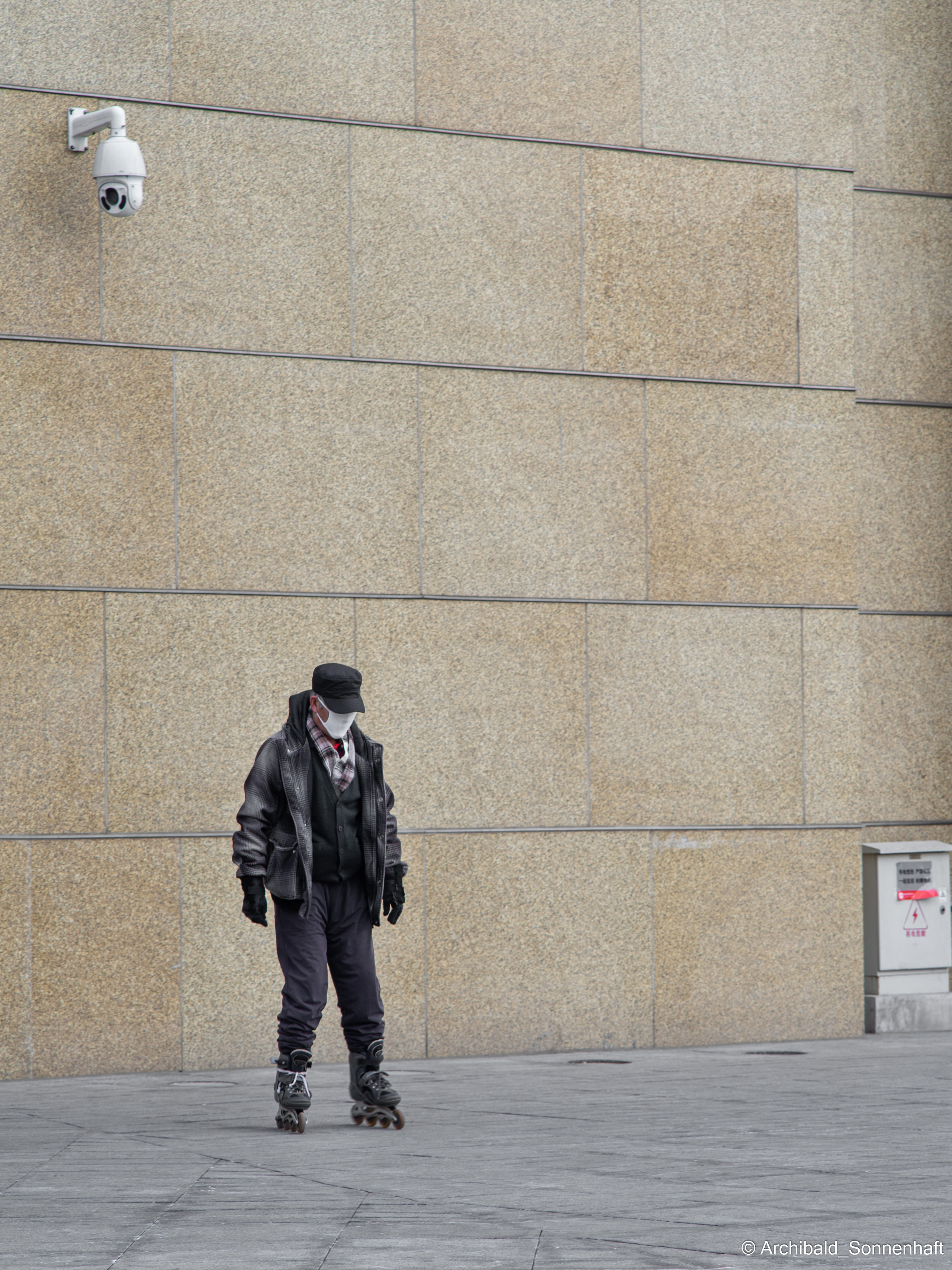 Watching cameras. Photographer in Guangzhou, China. Archibald Sonnenhaft