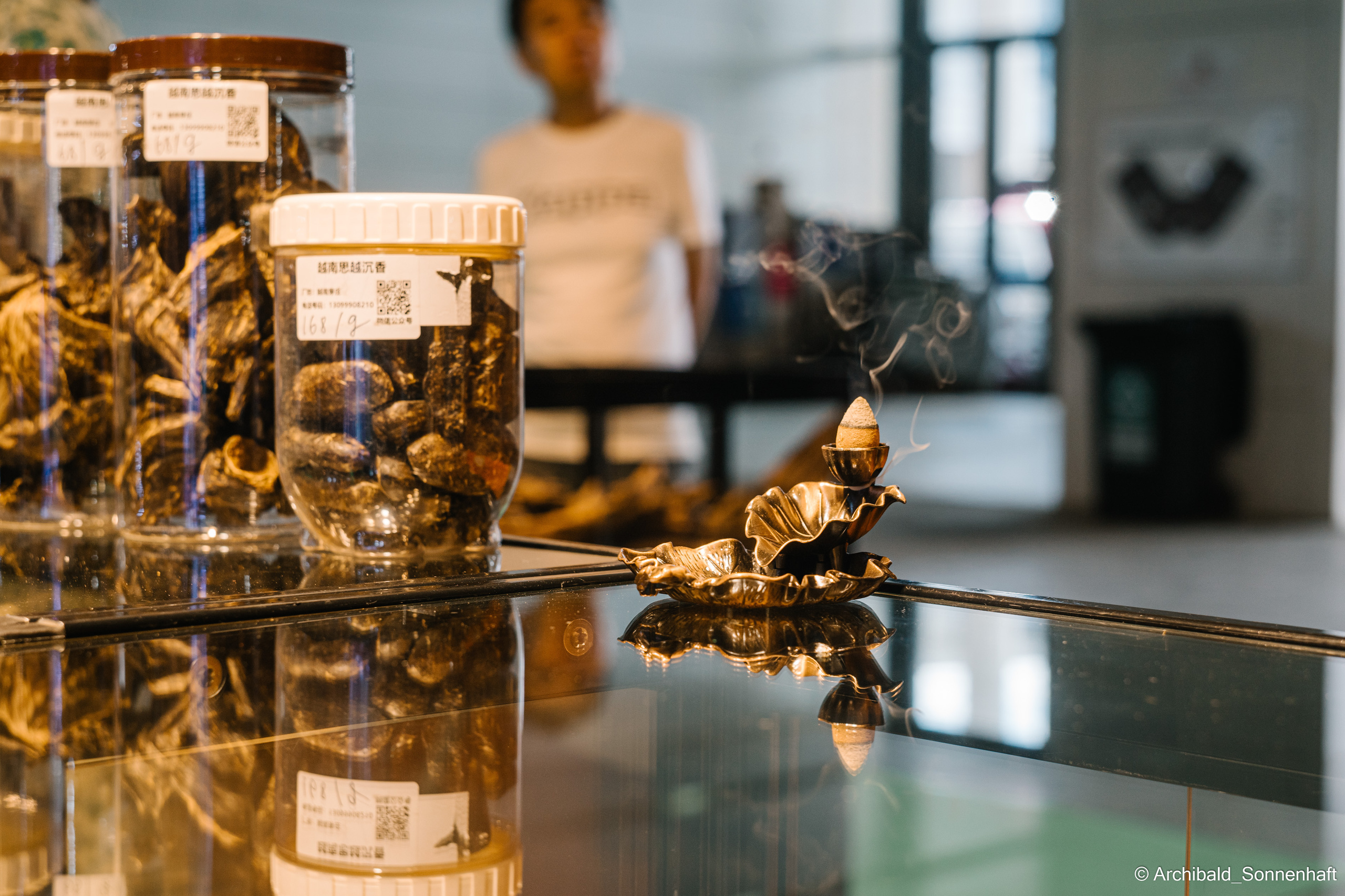 Tea exhibition in Tianjin, China. Photographer in Guangzhou, China. Archibald Sonnenhaft