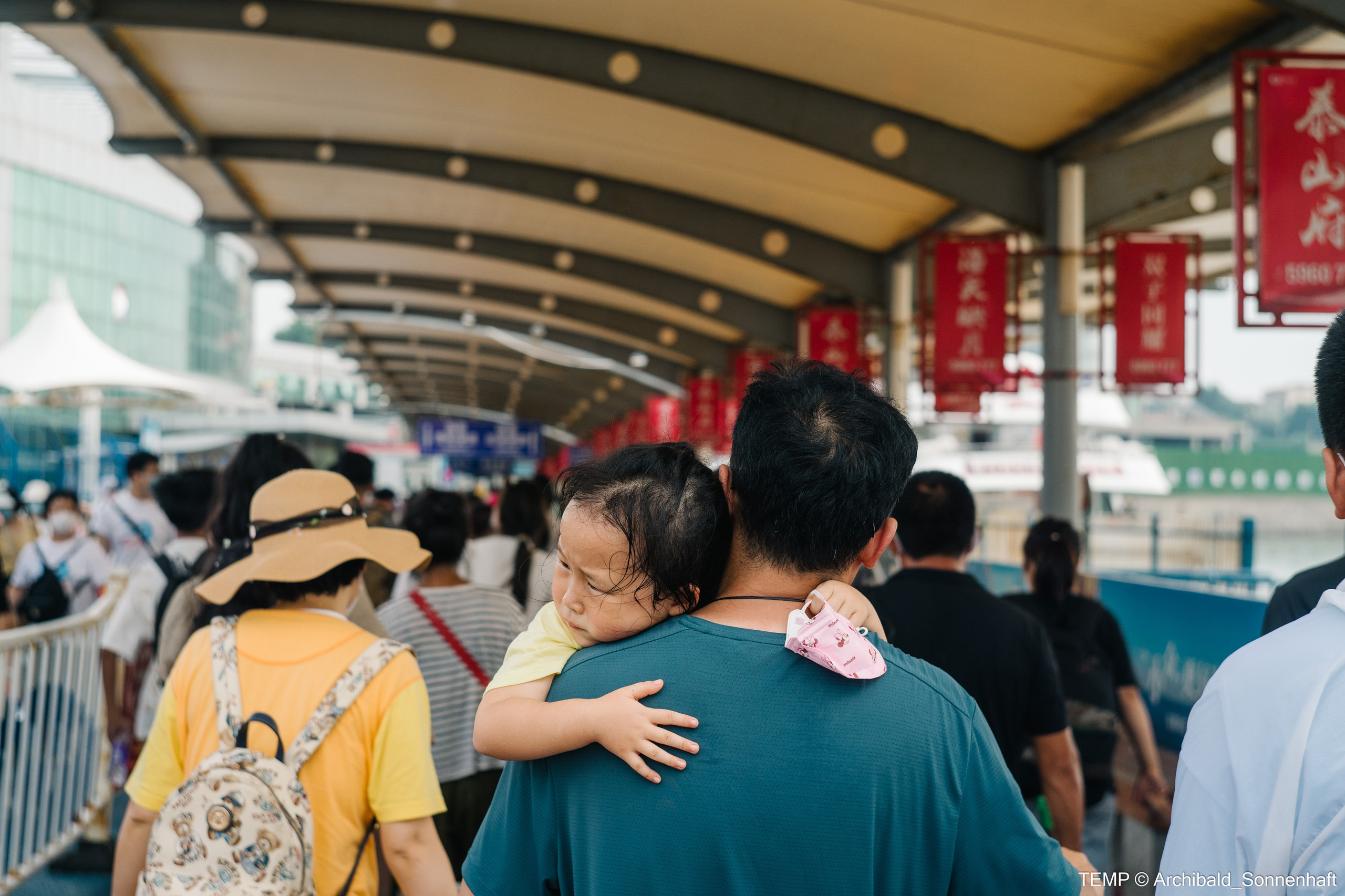 Small tourist island (Yantai district, China). Photographer in Guangzhou, China. Archibald Sonnenhaft