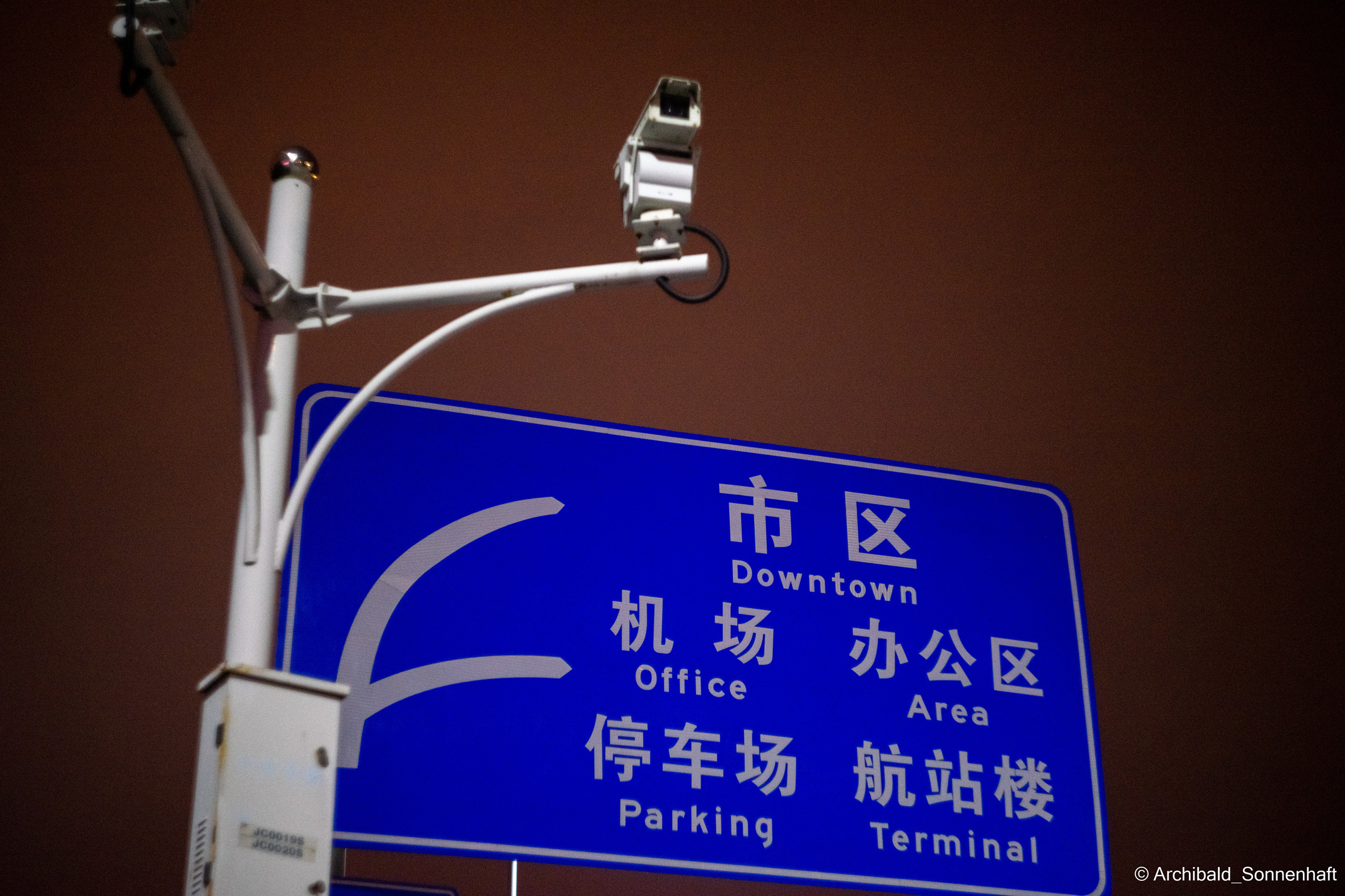 Watching cameras. Photographer in Guangzhou, China. Archibald Sonnenhaft