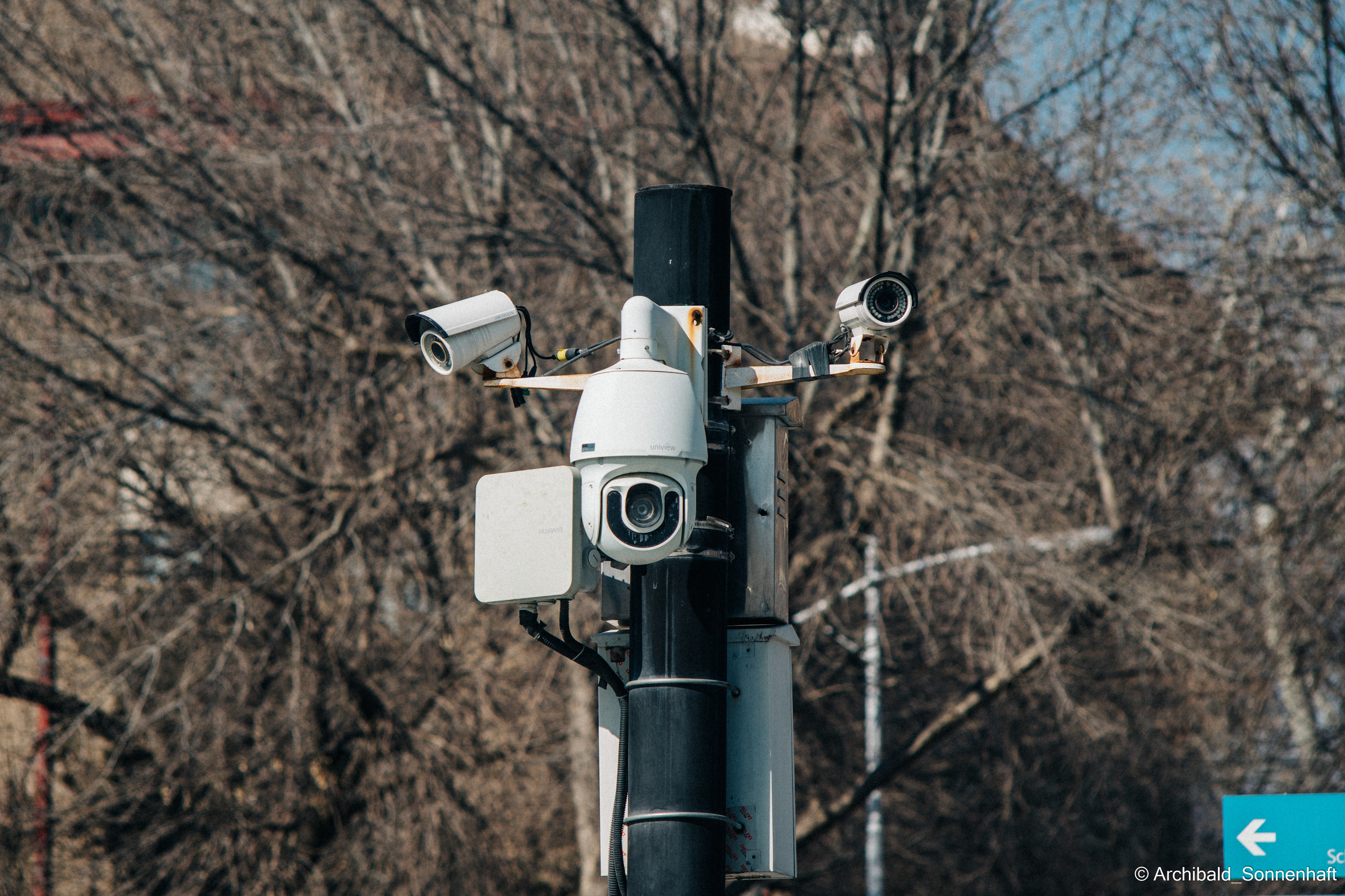 Watching cameras. Photographer in Guangzhou, China. Archibald Sonnenhaft