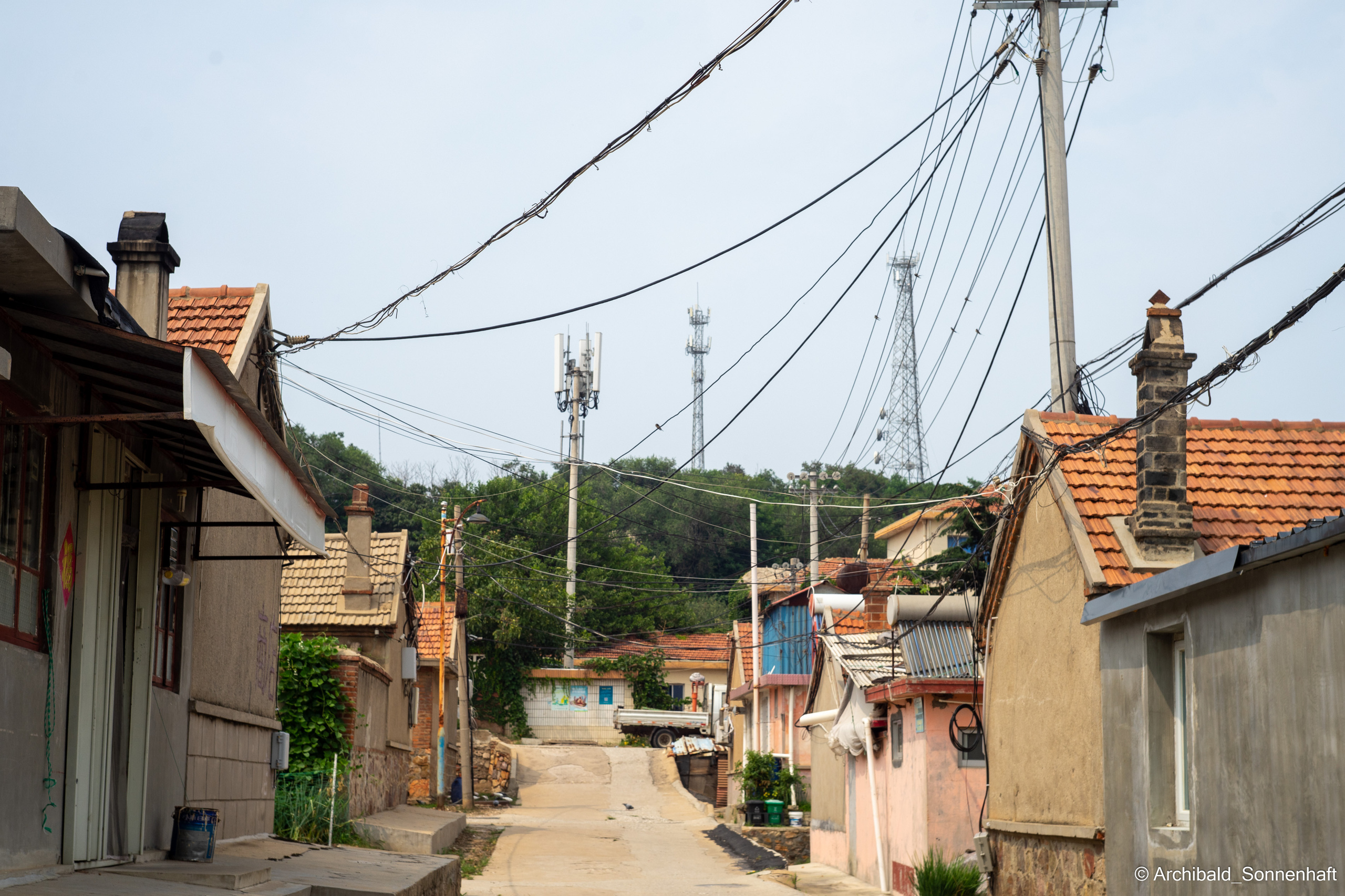 Wires. Photographer in Guangzhou, China. Archibald Sonnenhaft