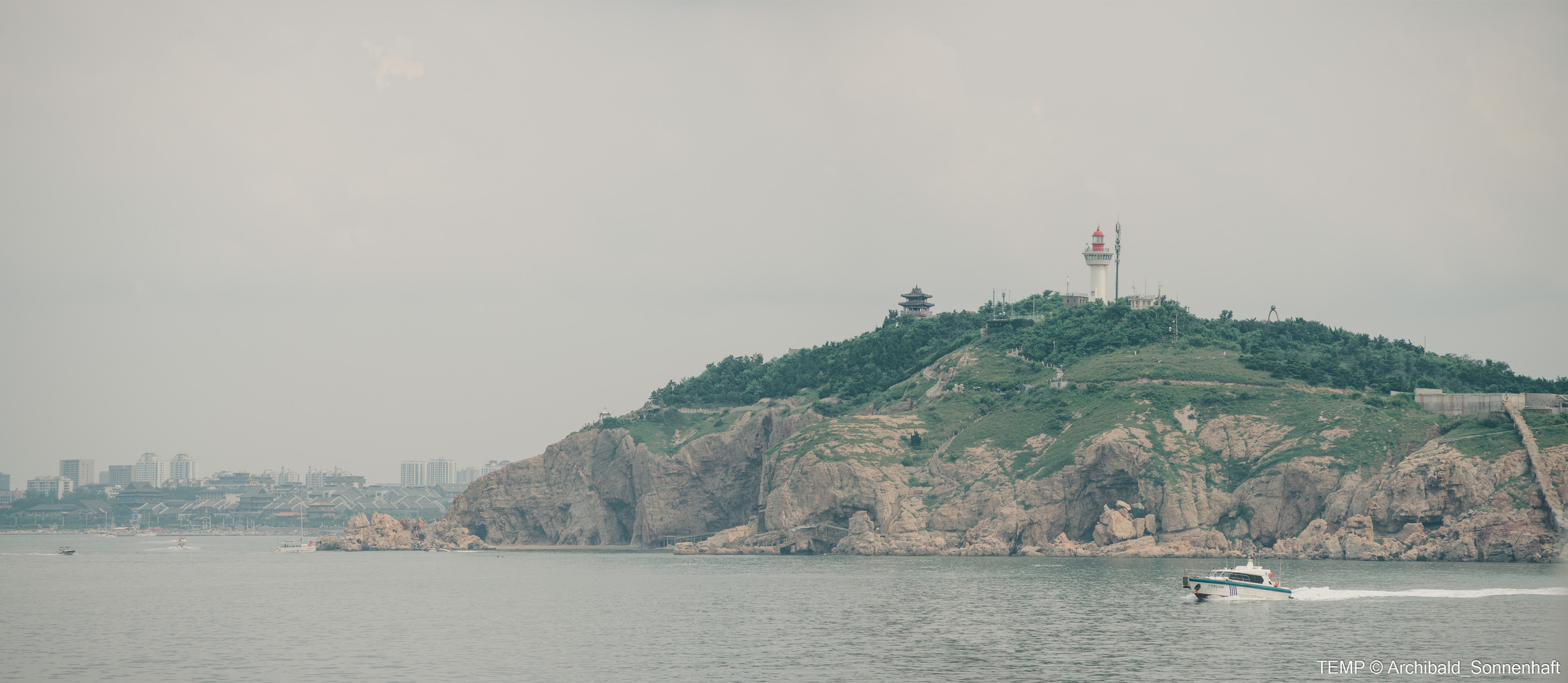 Small tourist island (Yantai district, China). Photographer in Guangzhou, China. Archibald Sonnenhaft