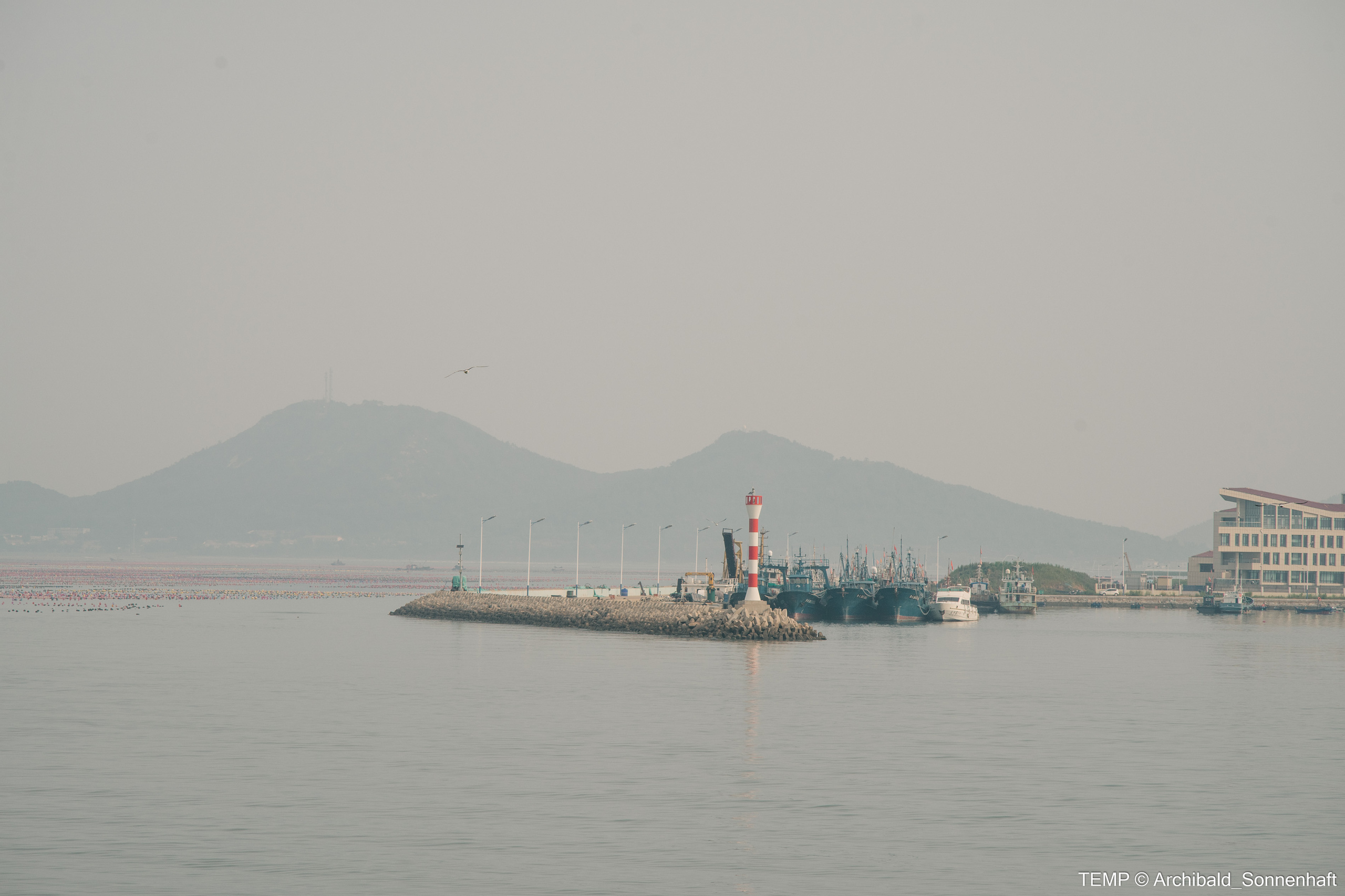 Small tourist island (Yantai district, China). Photographer in Guangzhou, China. Archibald Sonnenhaft