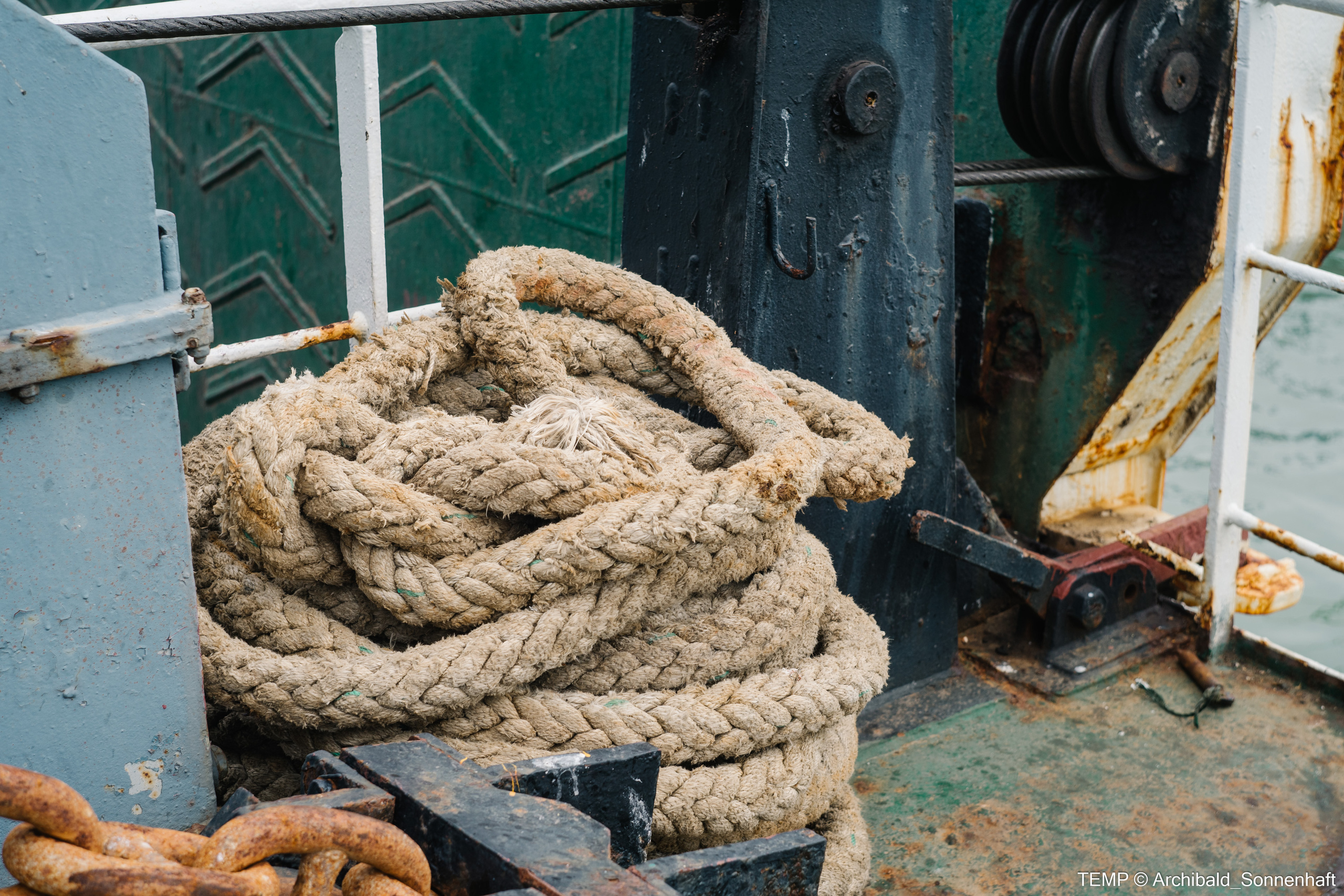 Small tourist island (Yantai district, China). Photographer in Guangzhou, China. Archibald Sonnenhaft