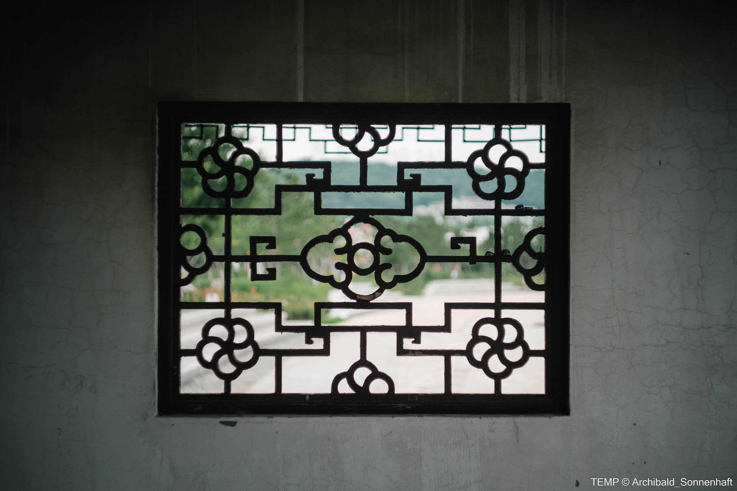 Small tourist island (Yantai district, China). Photographer in Guangzhou, China. Archibald Sonnenhaft