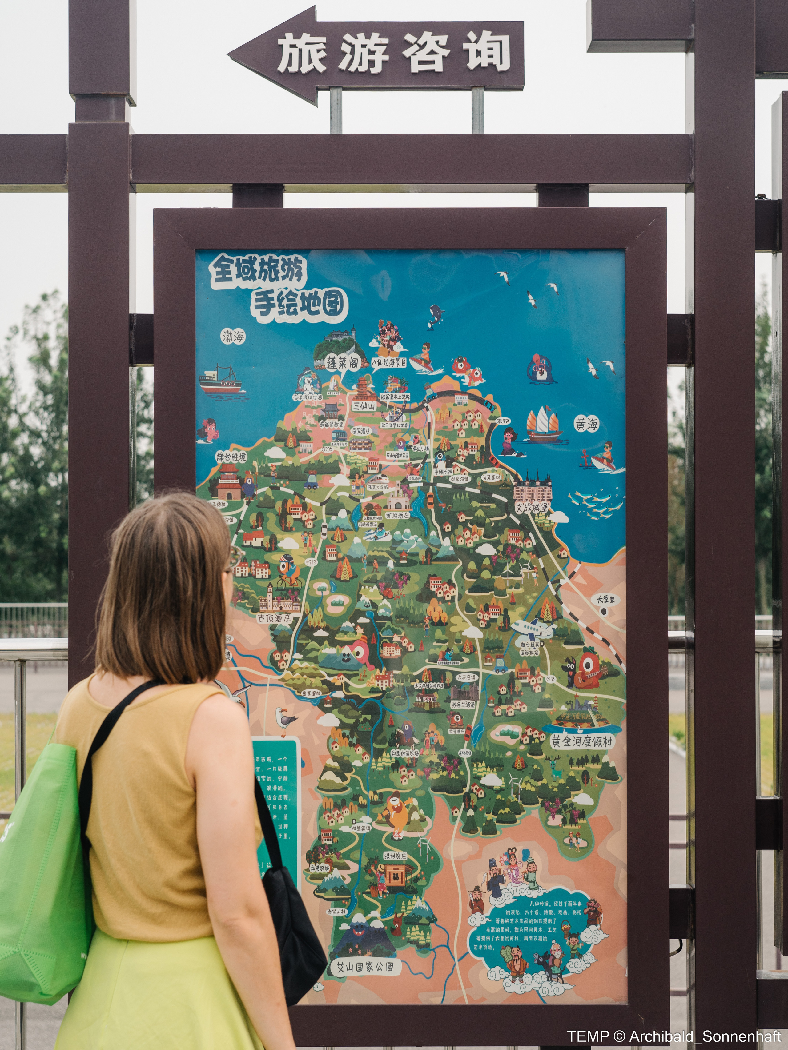 Small tourist island (Yantai district, China). Photographer in Guangzhou, China. Archibald Sonnenhaft