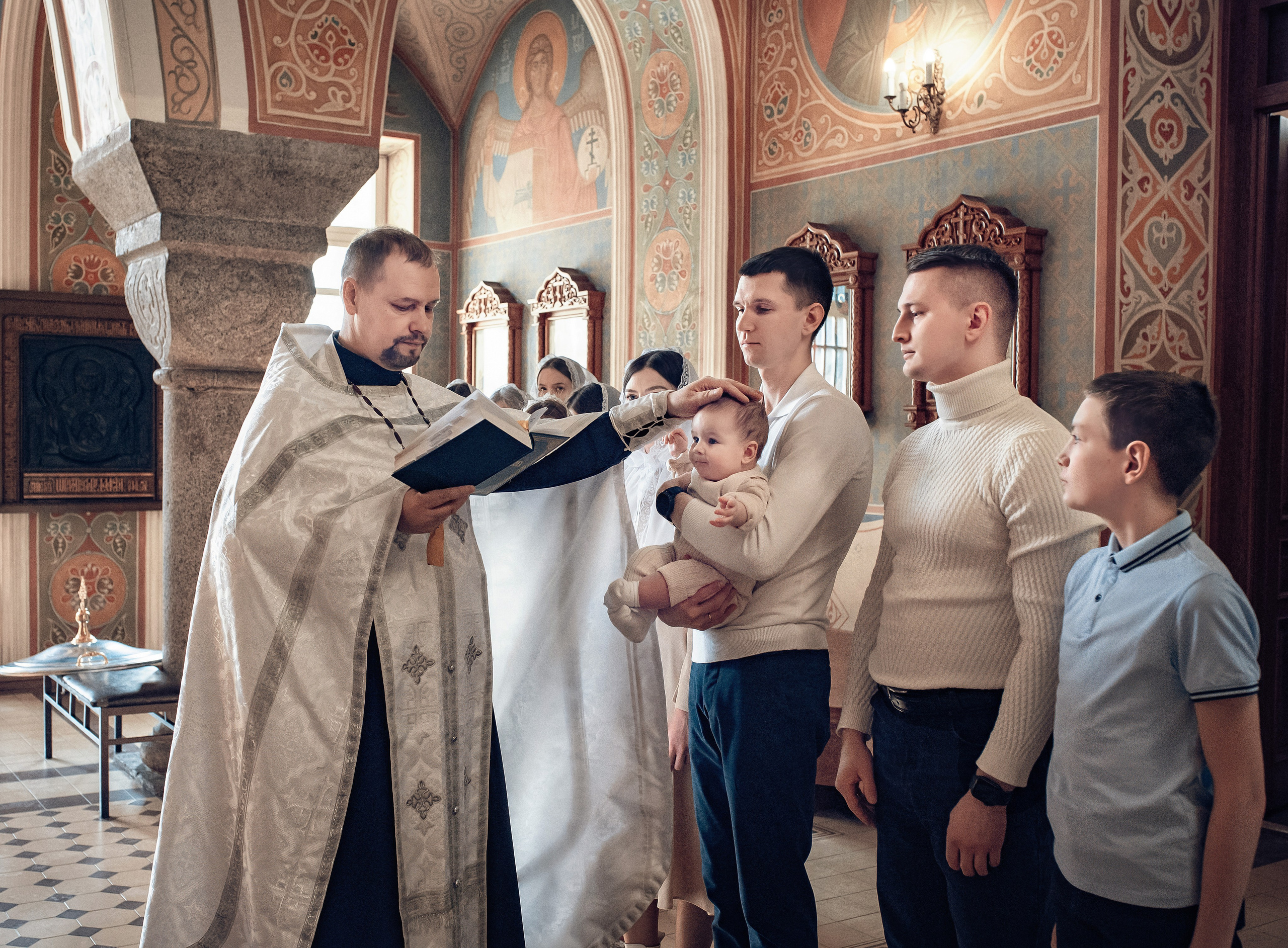 Крещение Ярослава в Храме Иоанна Предтечи. Фотографы крещения/венчания  Красноярск Татьяна и Вячеслав Переваловы